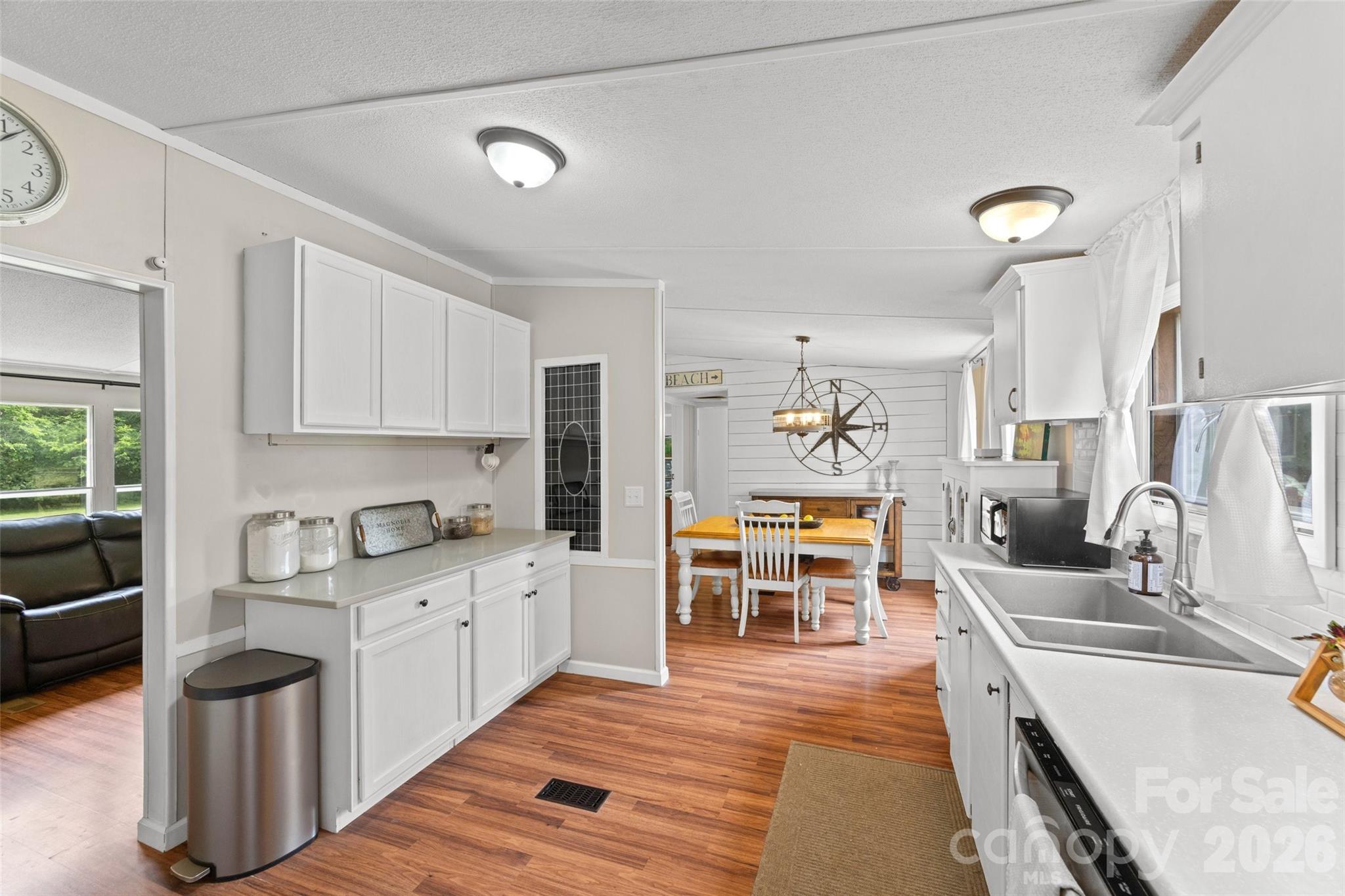 3607 Kennington Drive Property Photo 7