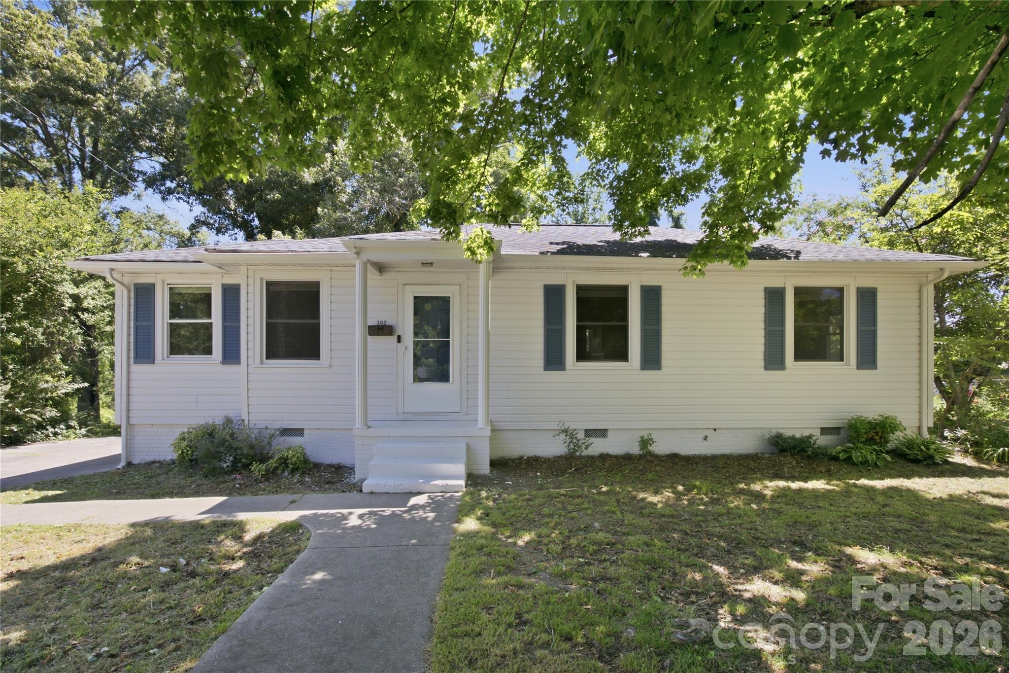 302 Houser Street Property Photo 1