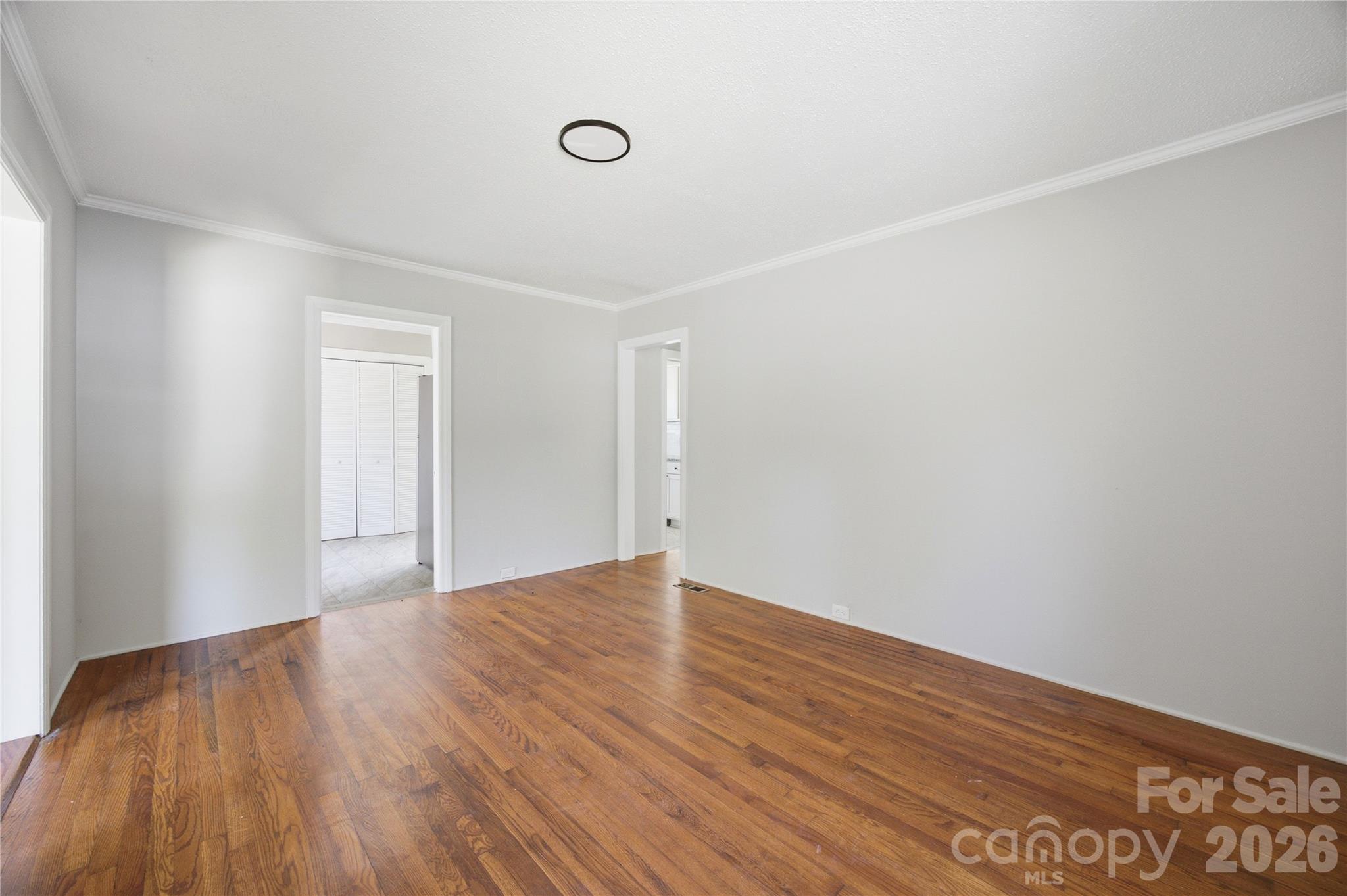 302 Houser Street Property Photo 4