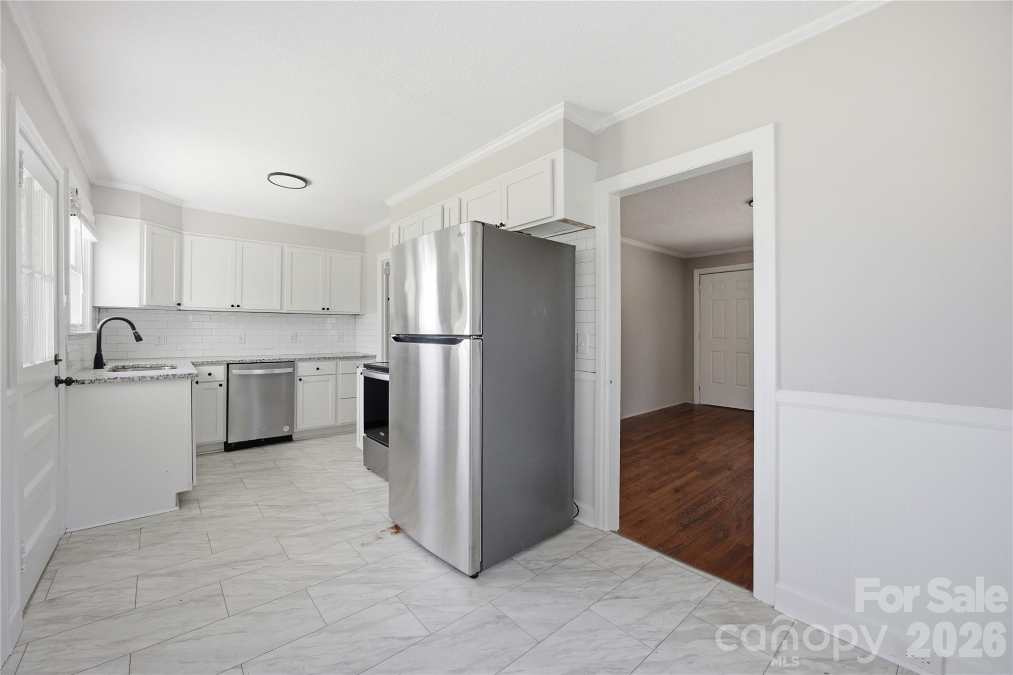 302 Houser Street Property Photo 5