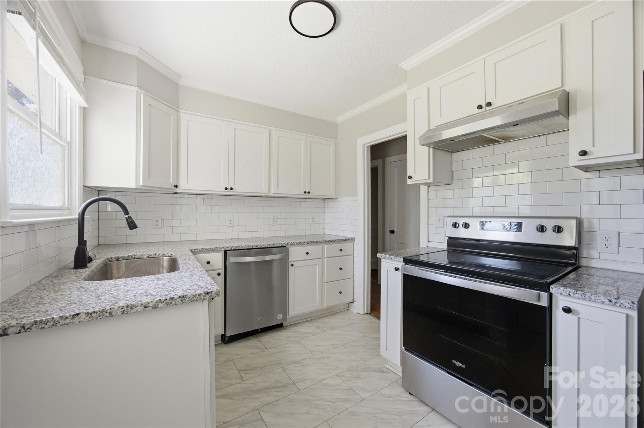 302 Houser Street Property Photo 6