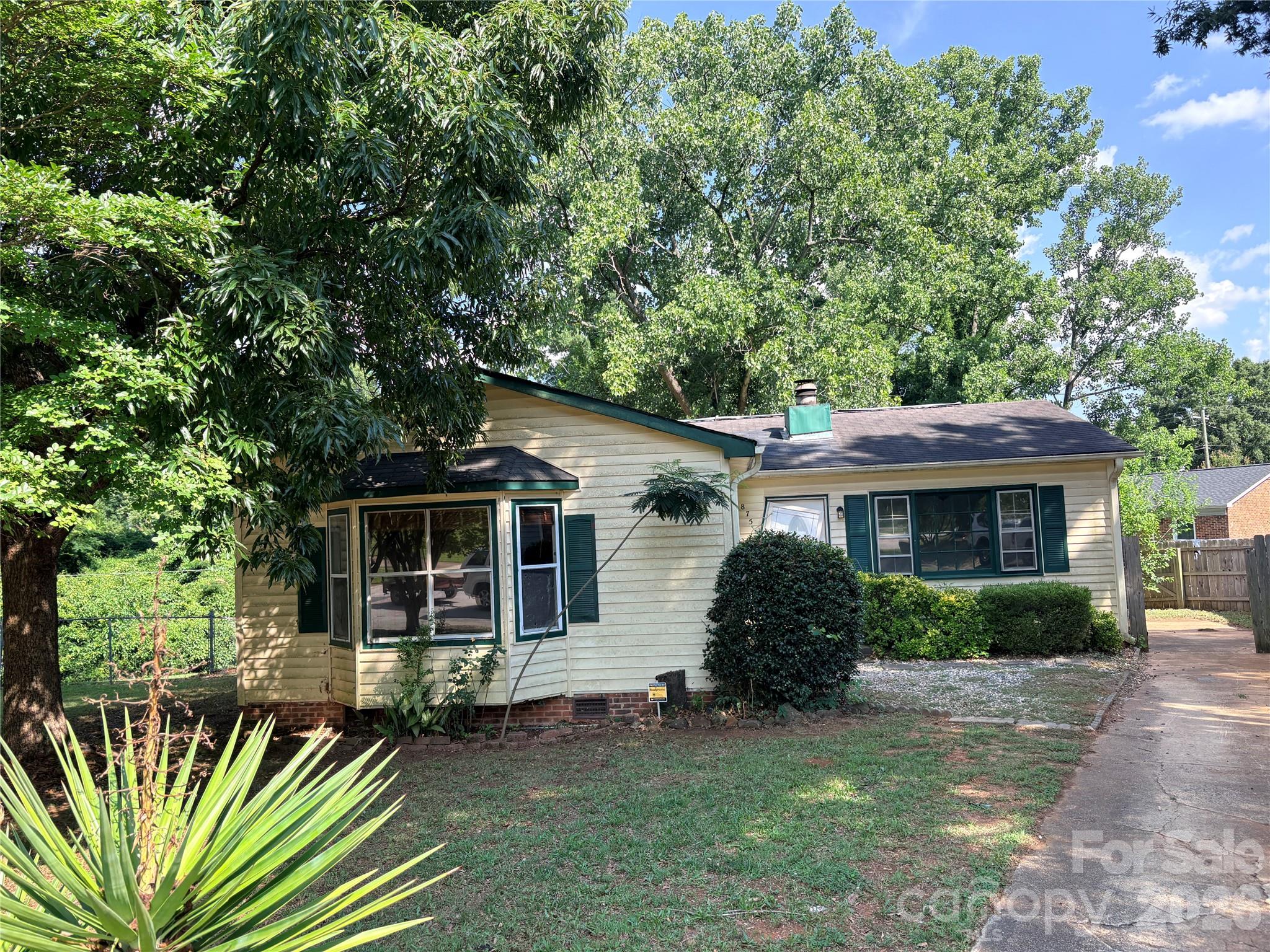 875 Rolling Green Drive