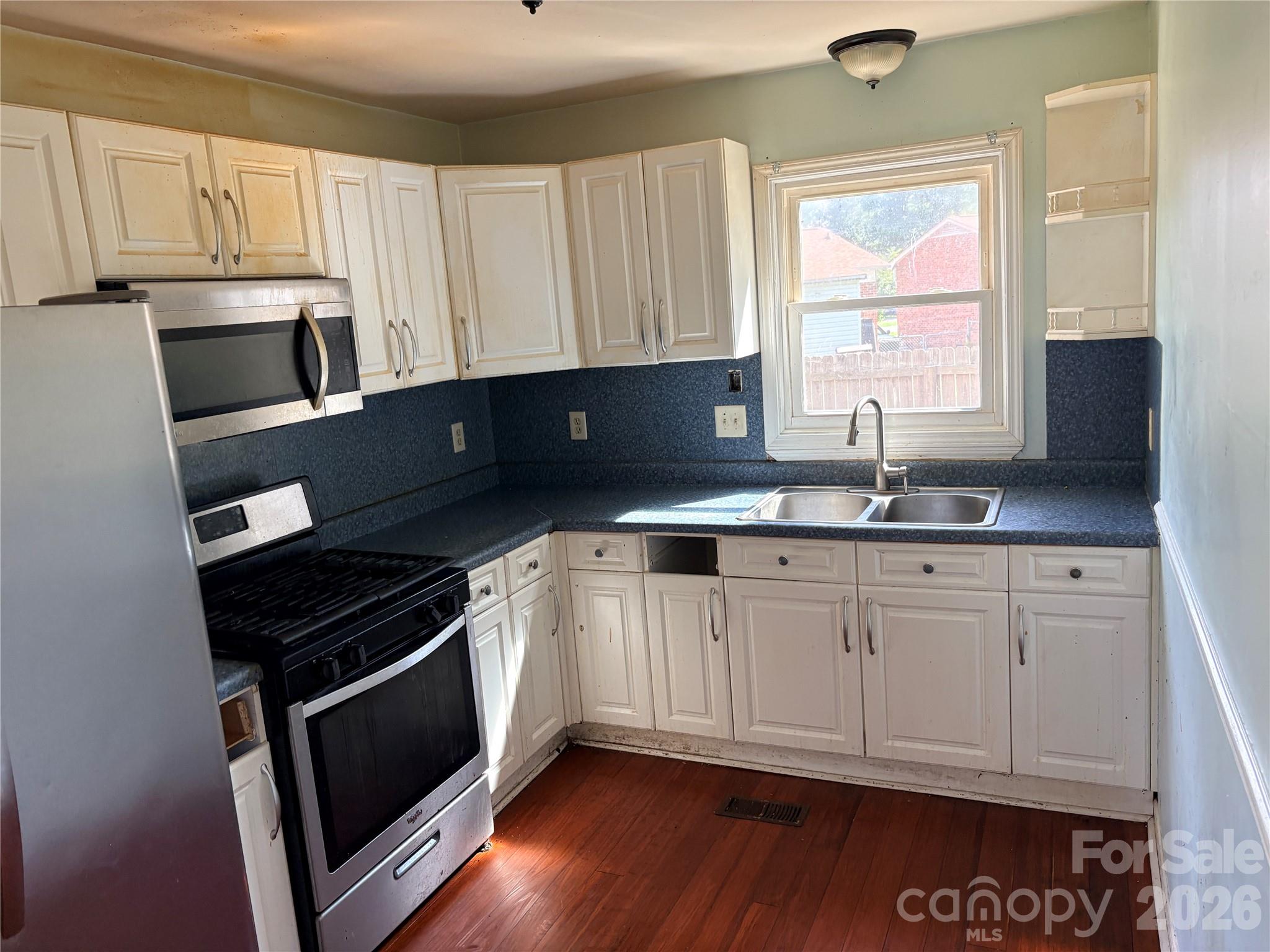 875 Rolling Green Drive Property Photo 4