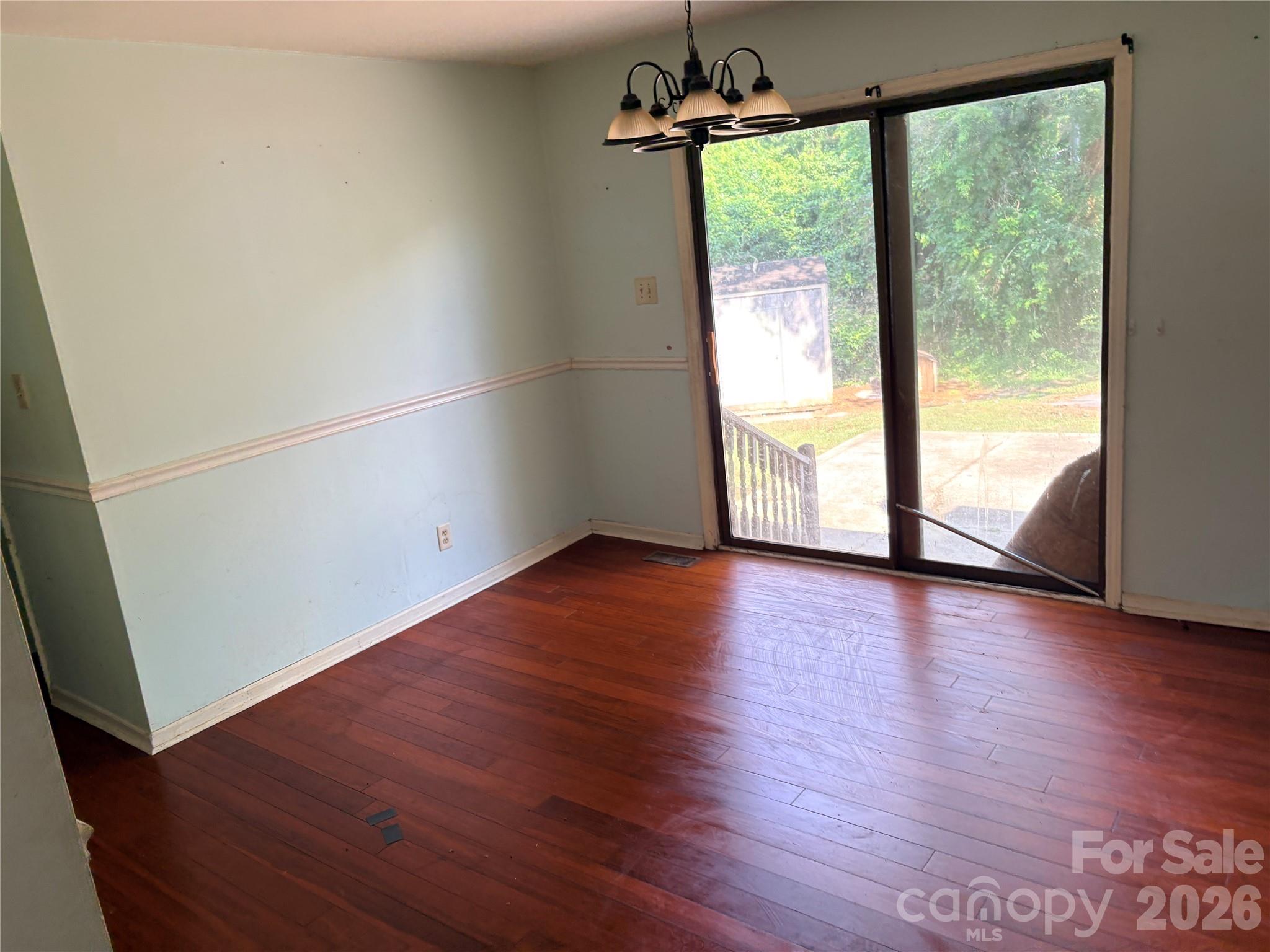 875 Rolling Green Drive Property Photo 6