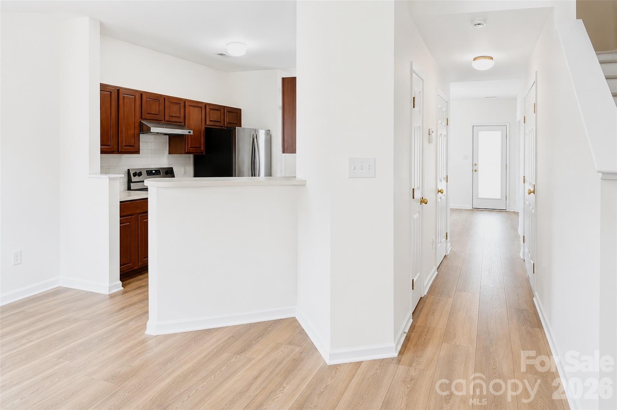 4913 Sunburst Lane Property Photo 3