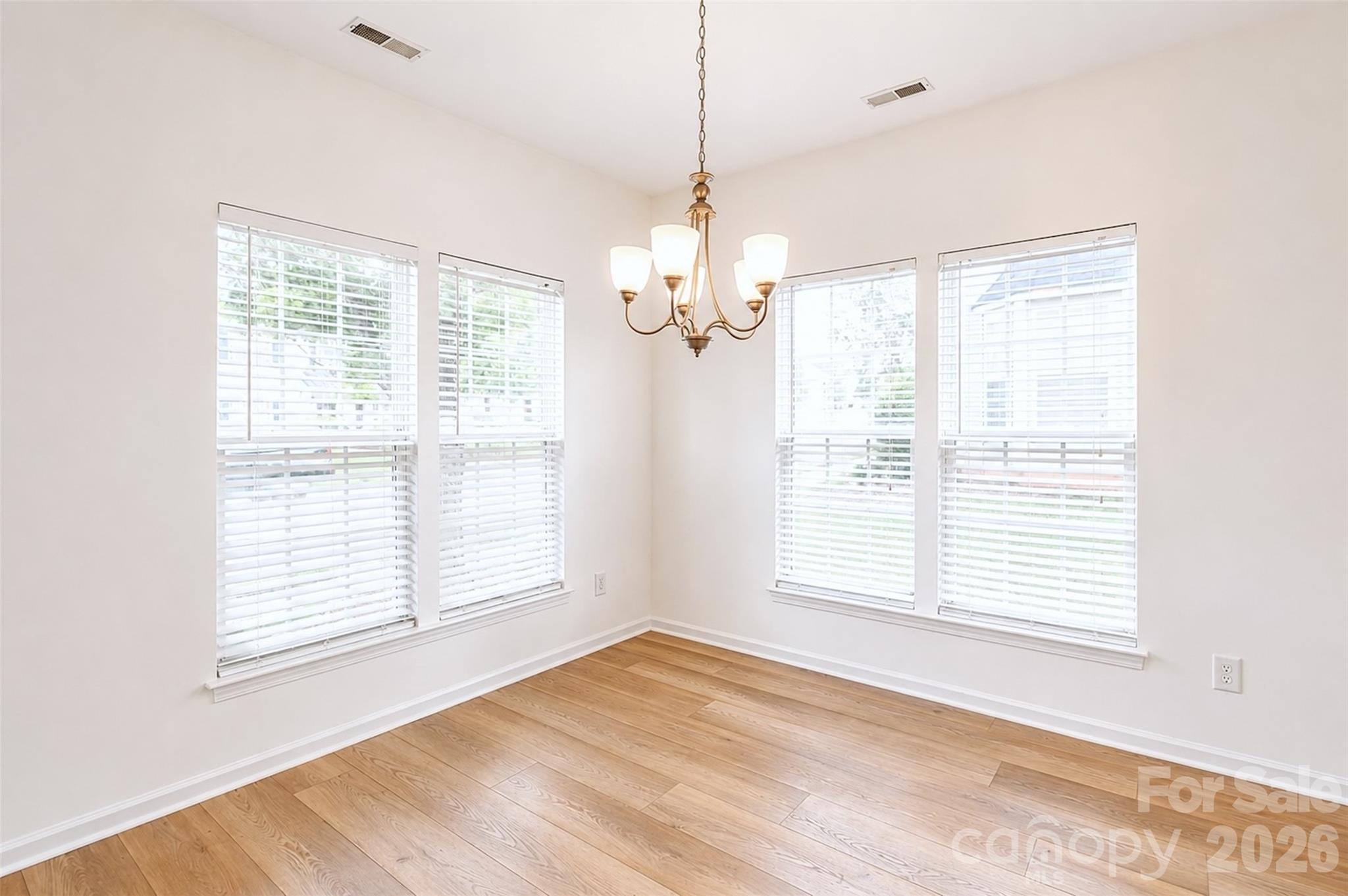 4913 Sunburst Lane Property Photo 4