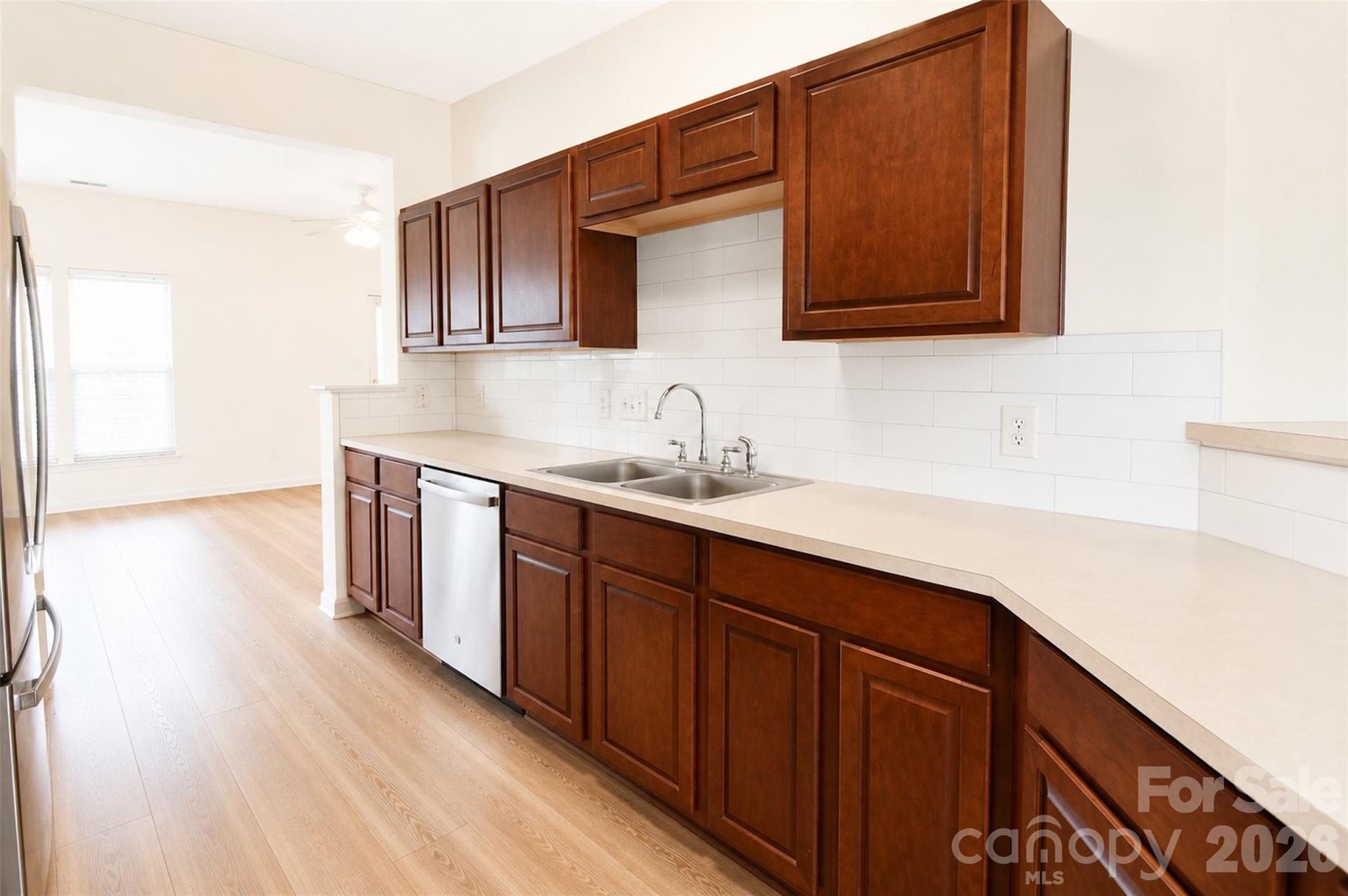 4913 Sunburst Lane Property Photo 8