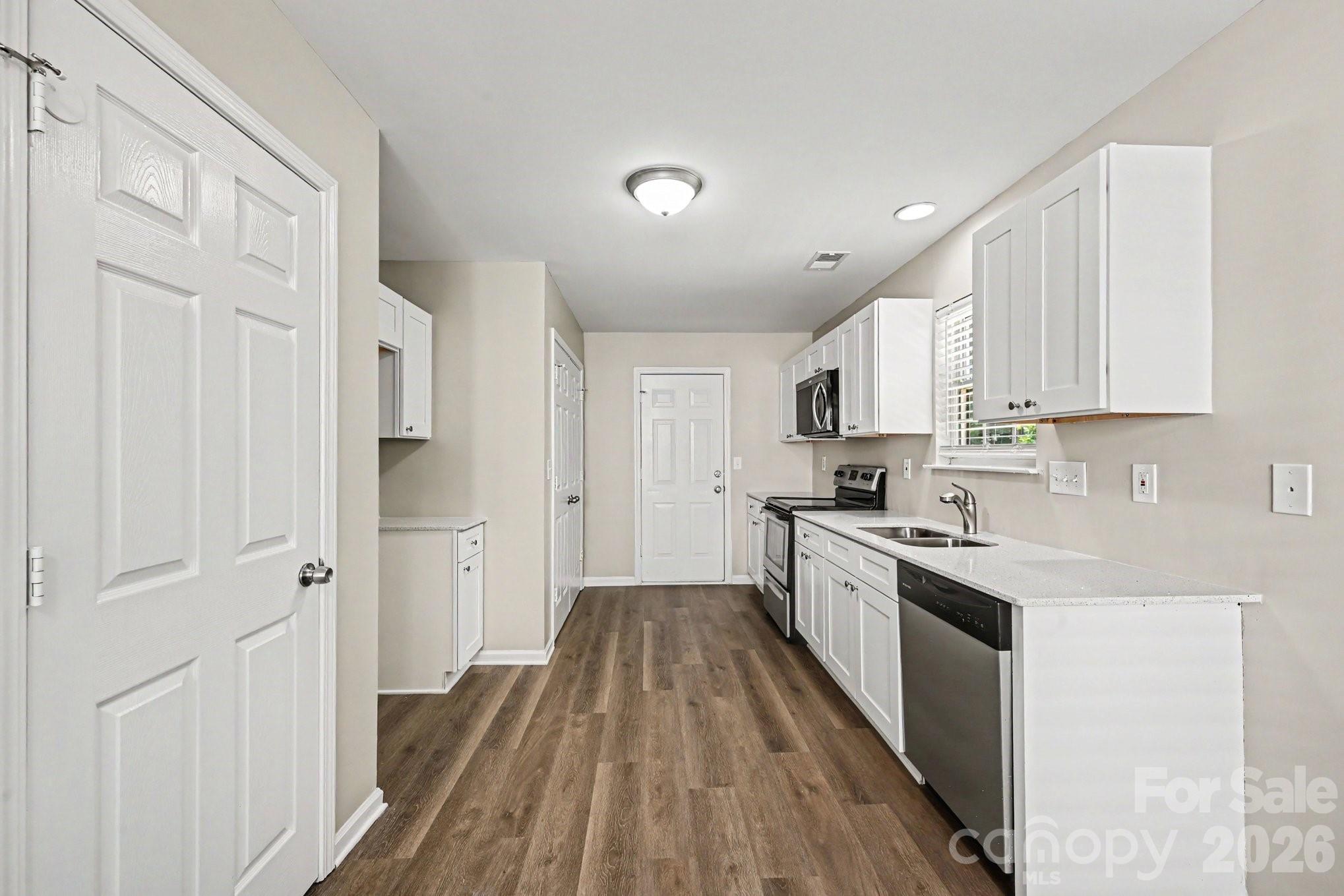 8621 Berrybrook Lane Property Photo 4