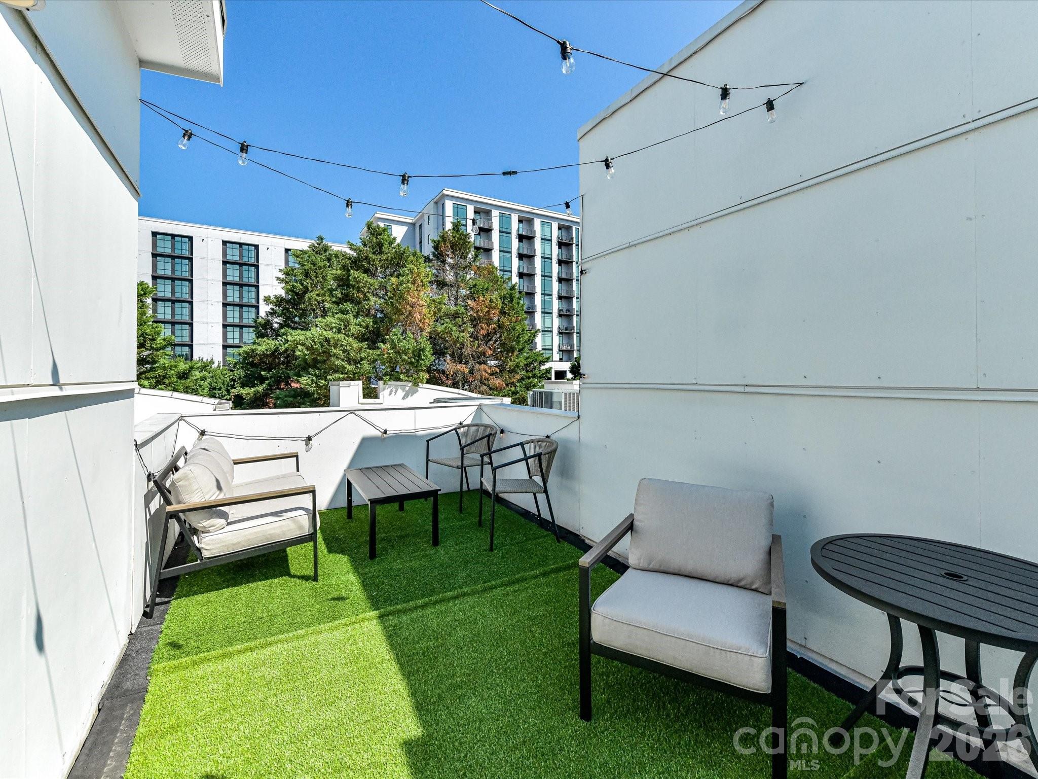 285 Mcdonald Avenue Property Photo 23