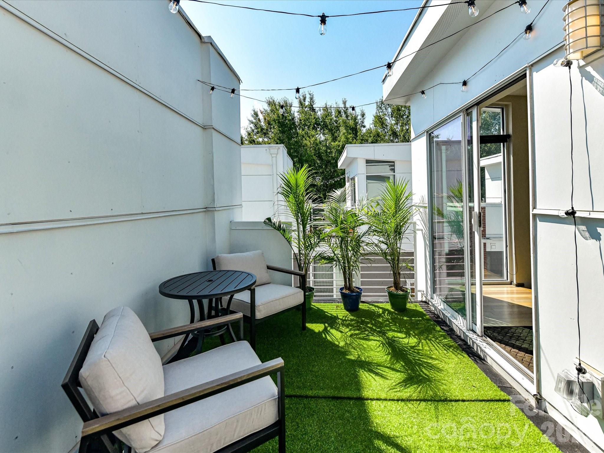 285 Mcdonald Avenue Property Photo 24