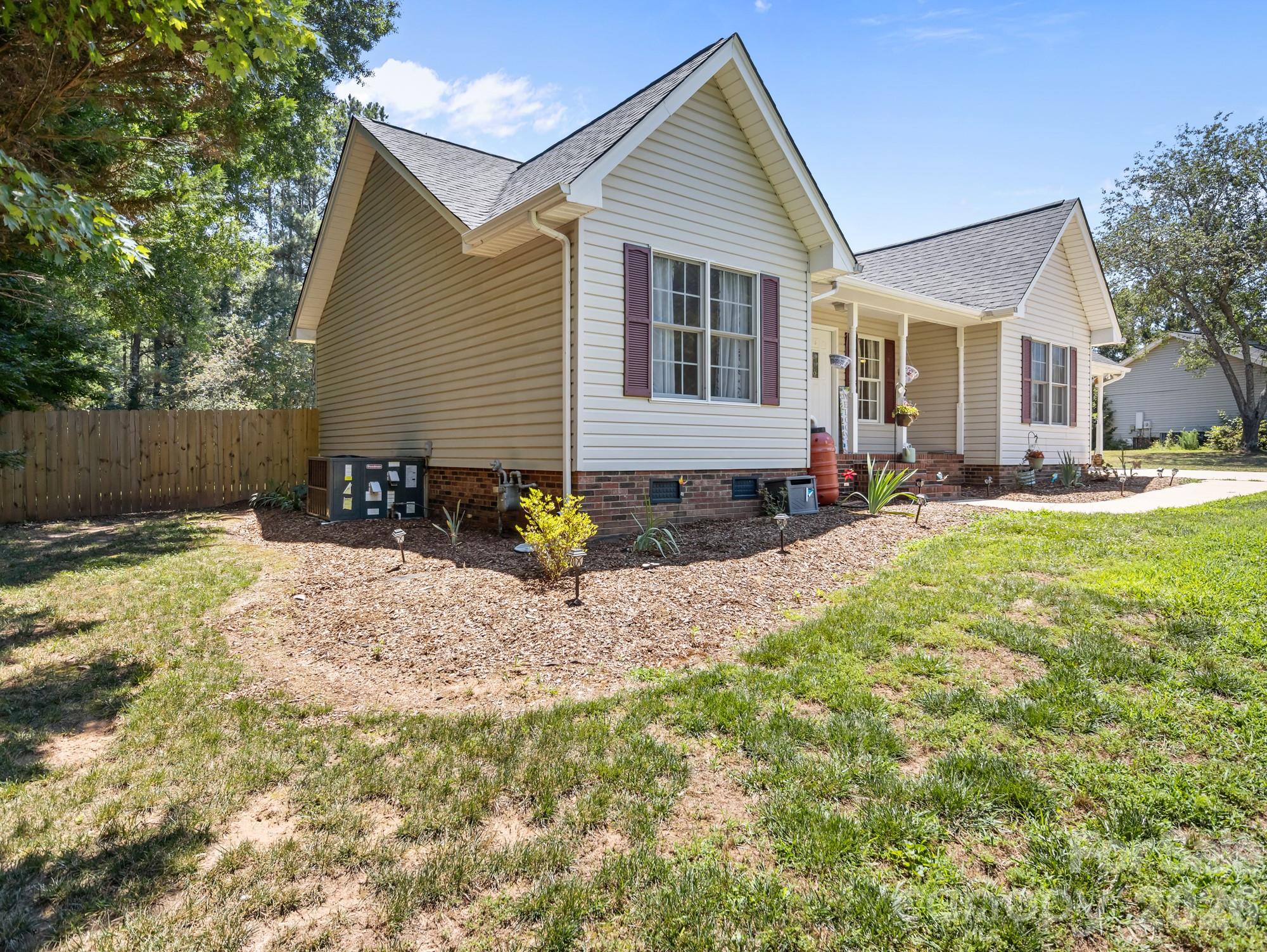 114 S Toney Street Property Photo 3