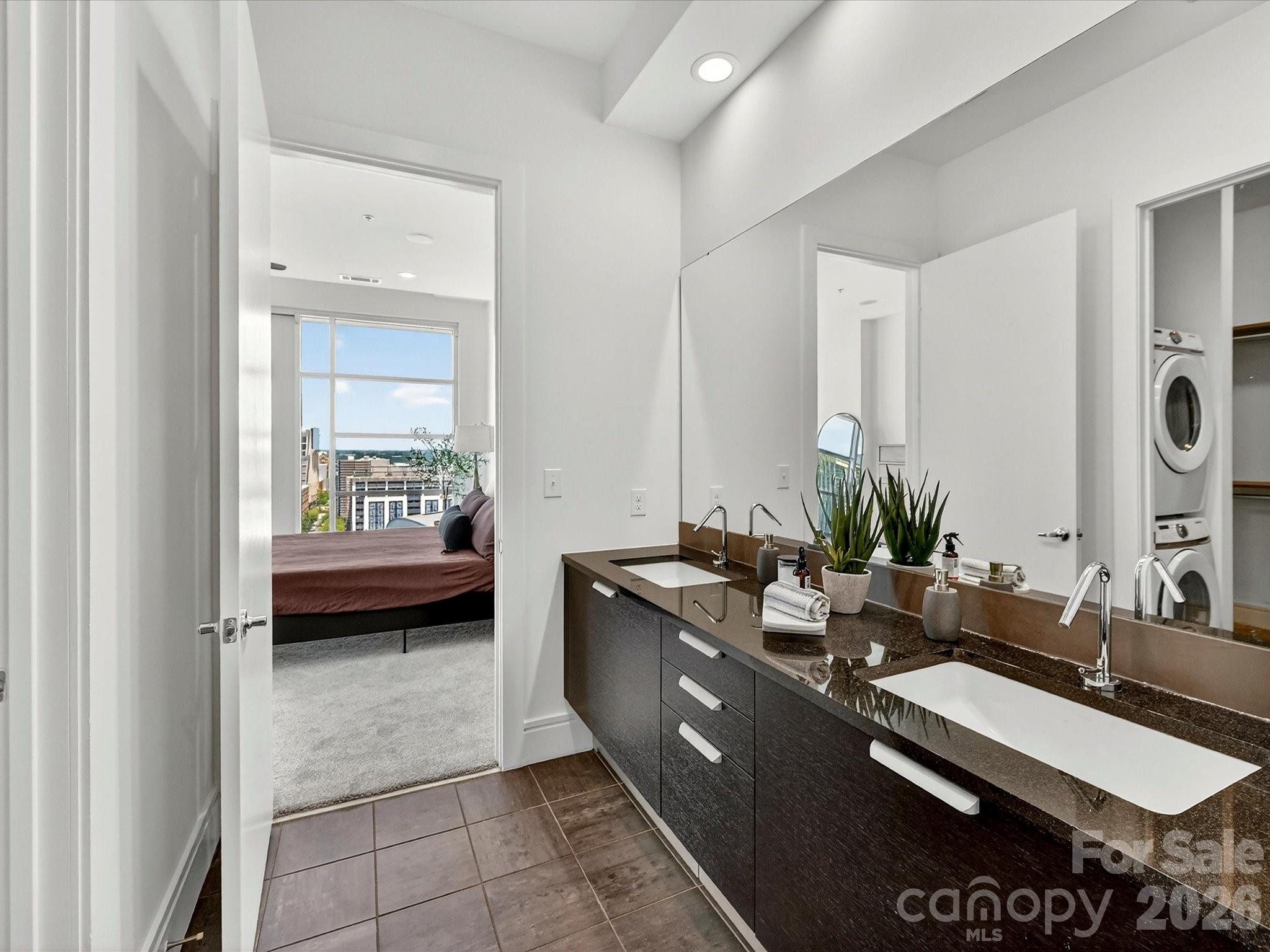505 E 6th Street 1601 Property Photo 22