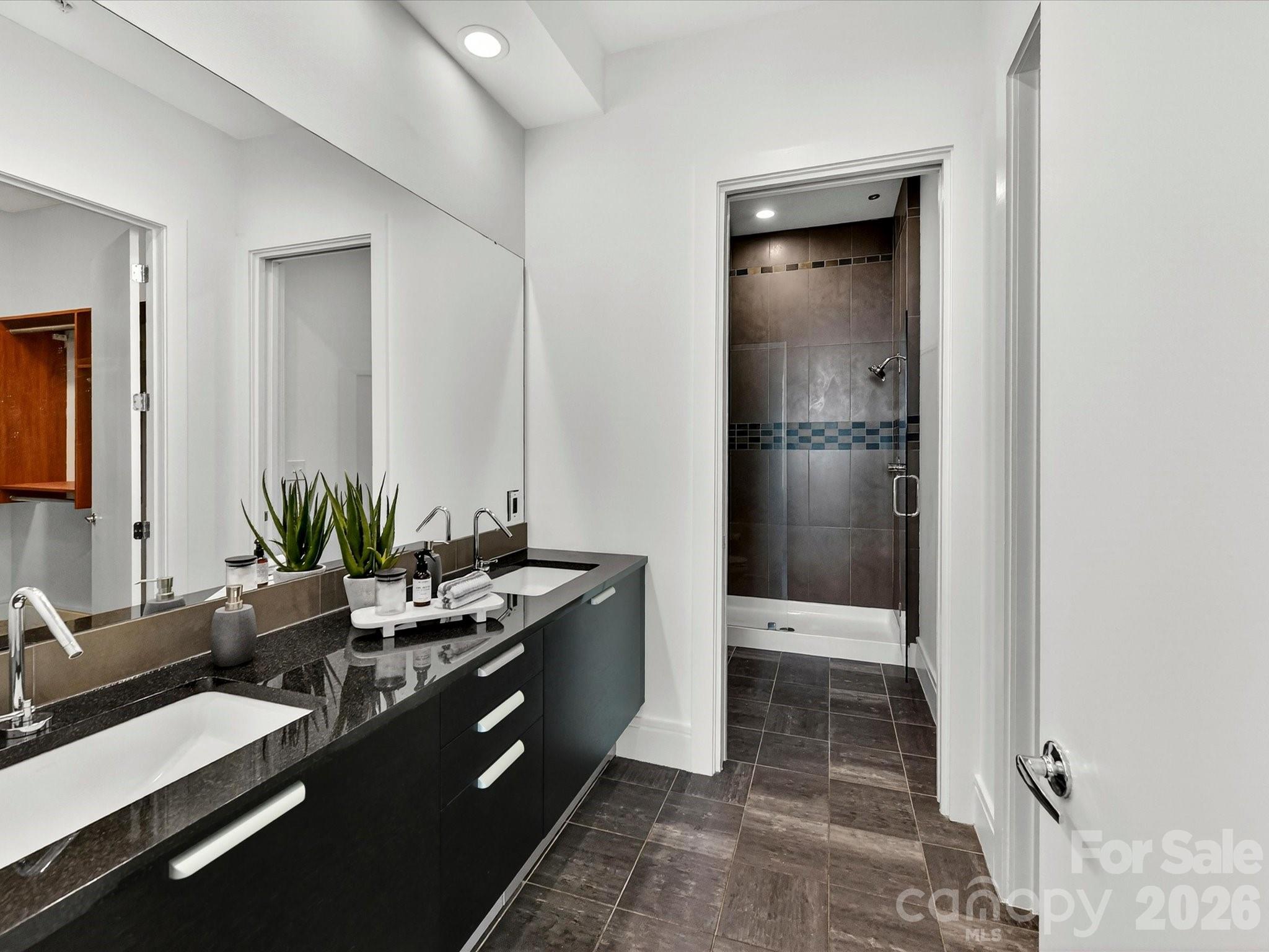 505 E 6th Street 1601 Property Photo 23