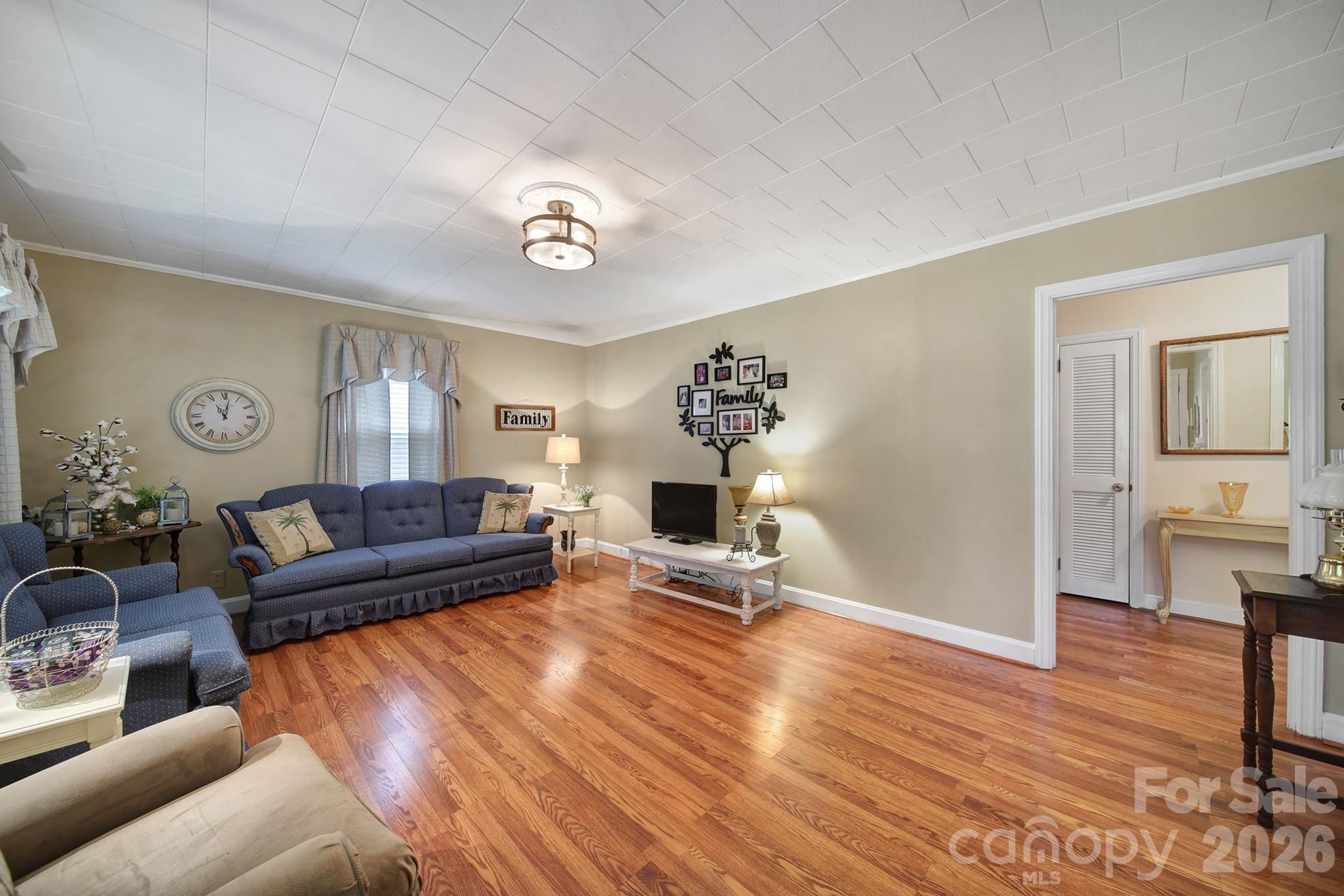 215 W Stevens Street Property Photo 5