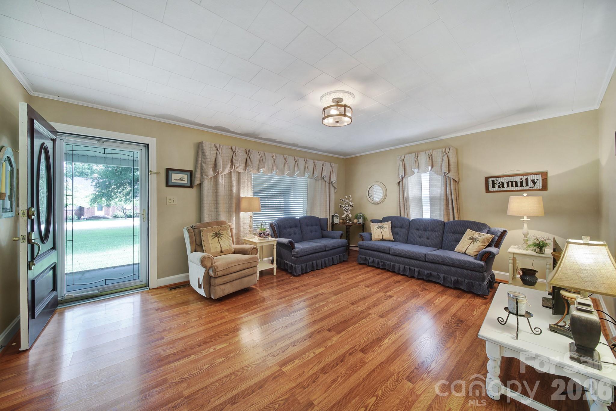 215 W Stevens Street Property Photo 8