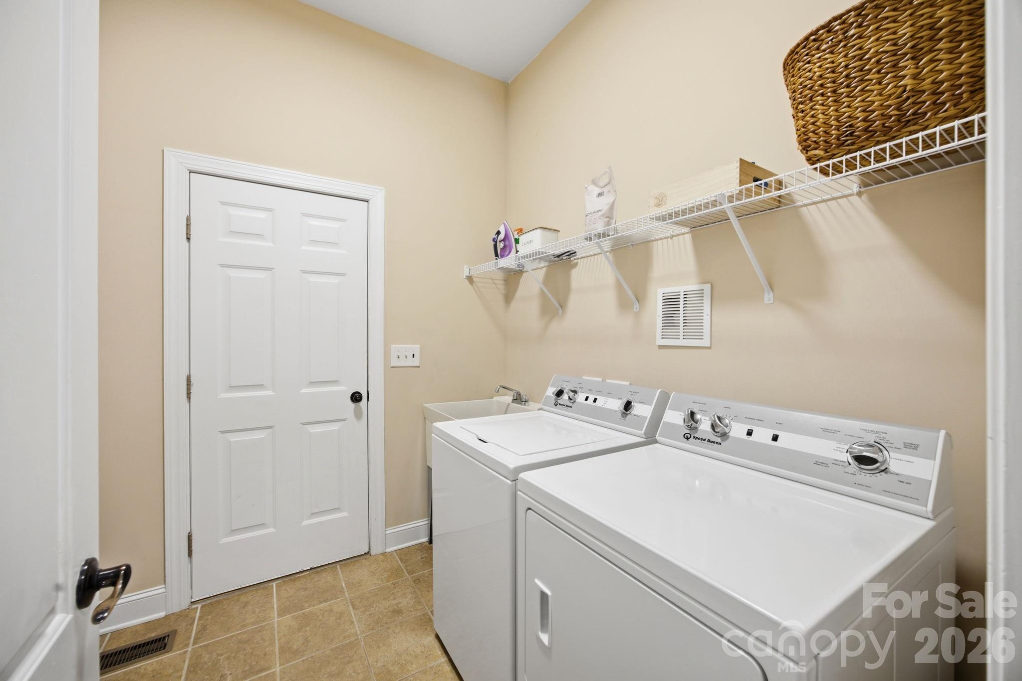 130 Lakeshore Hills Drive Property Photo 25
