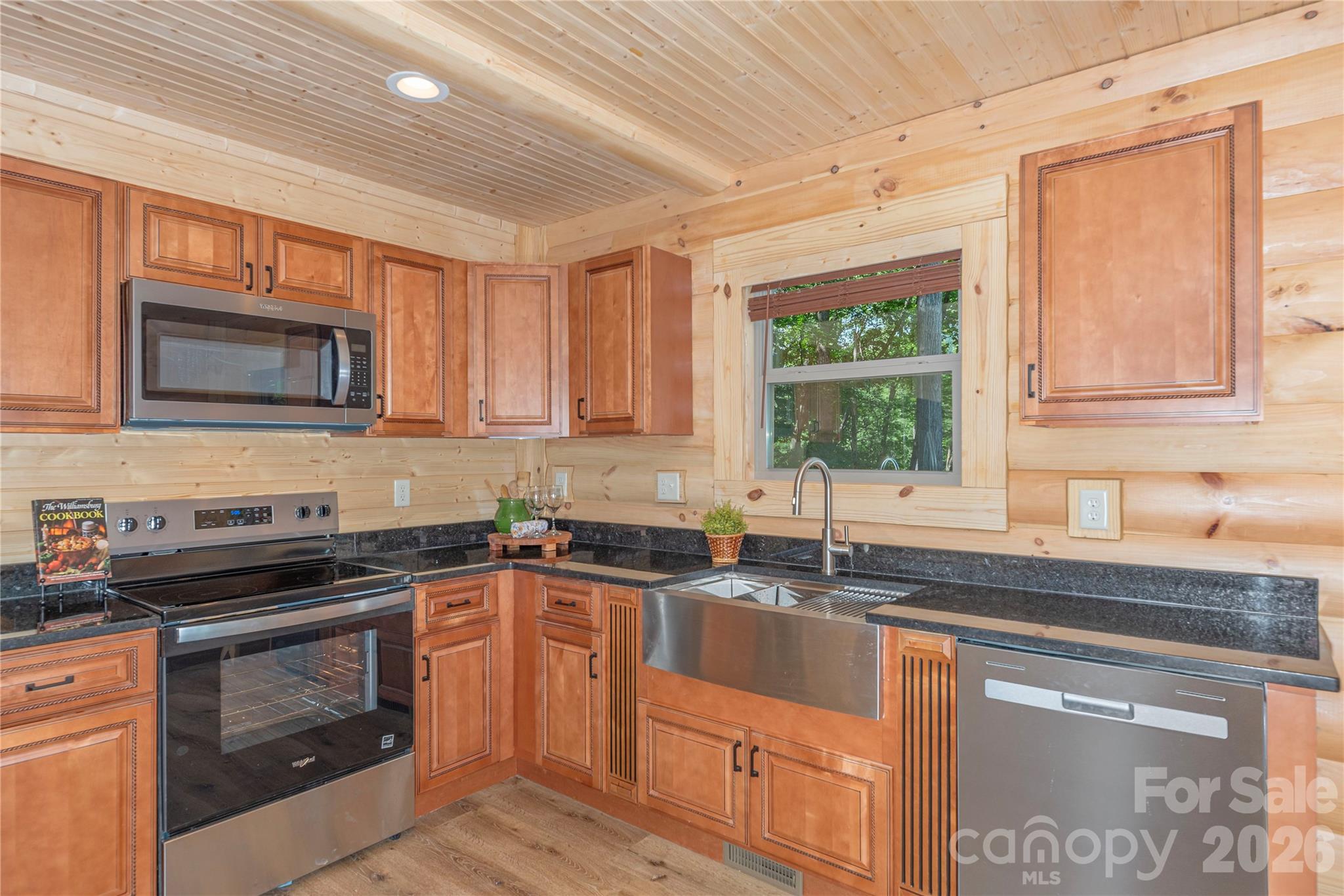 484 Twinbrook Lane Property Photo 7