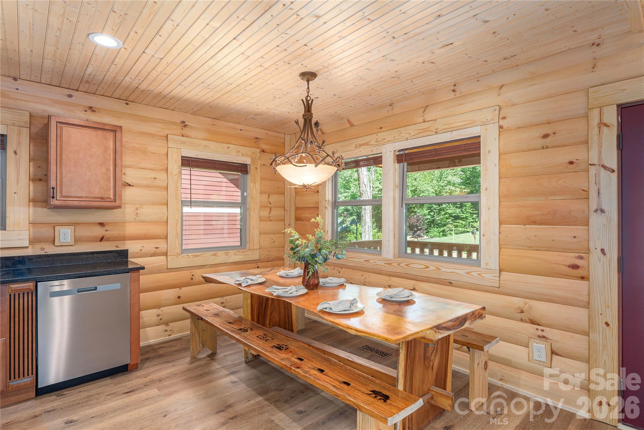 484 Twinbrook Lane Property Photo 8