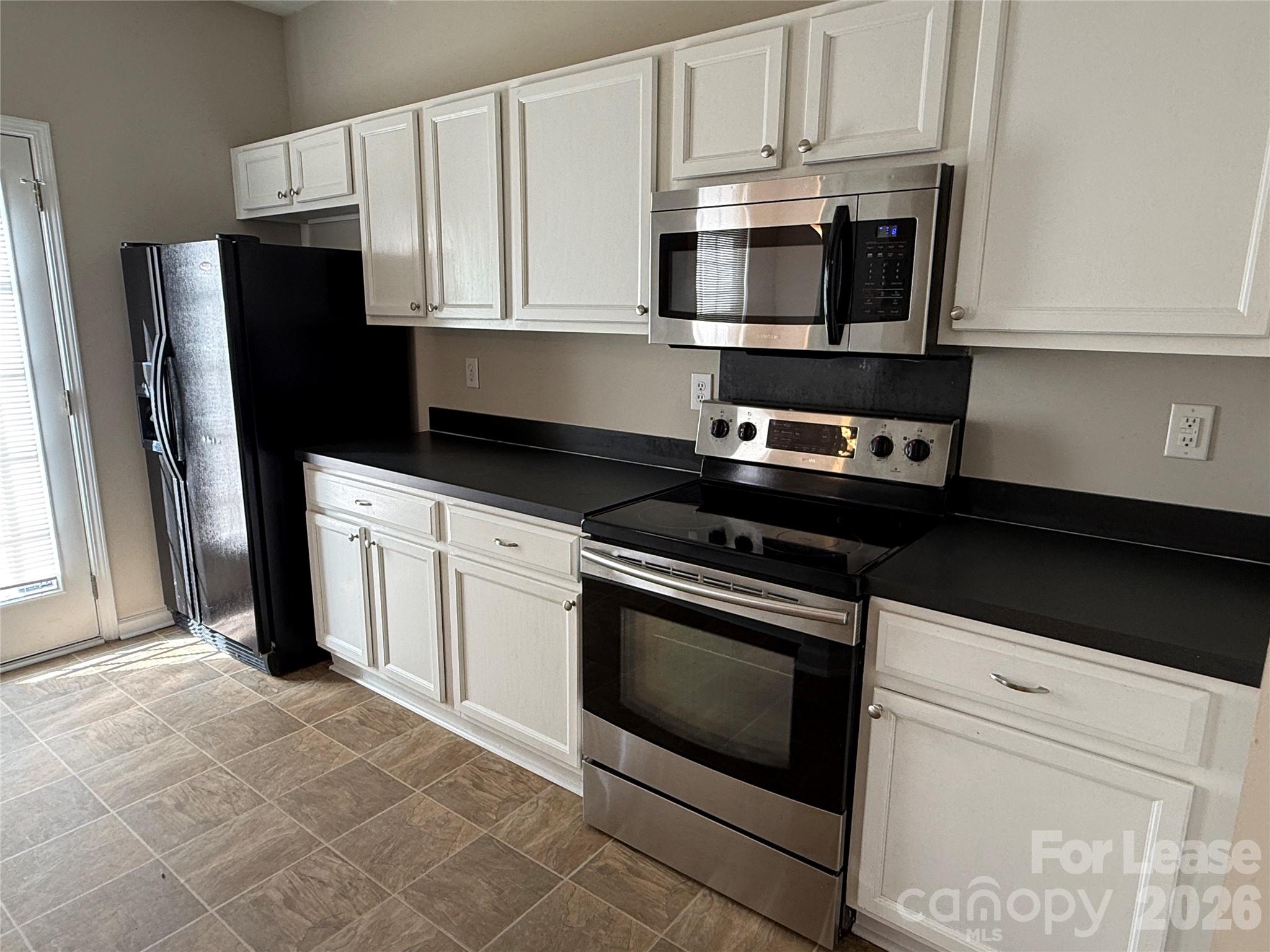 2152 Whispering Way Property Photo 4