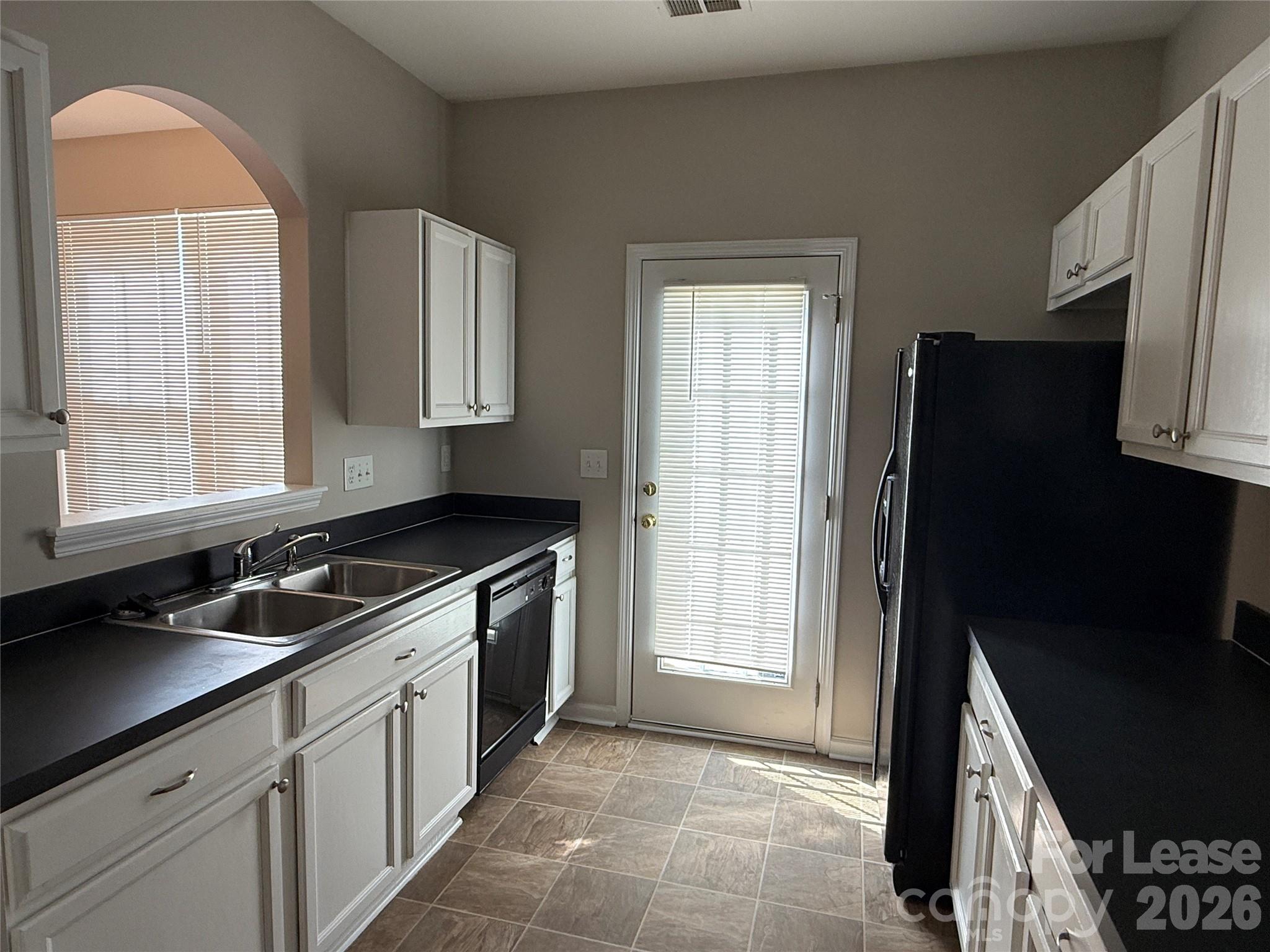 2152 Whispering Way Property Photo 5