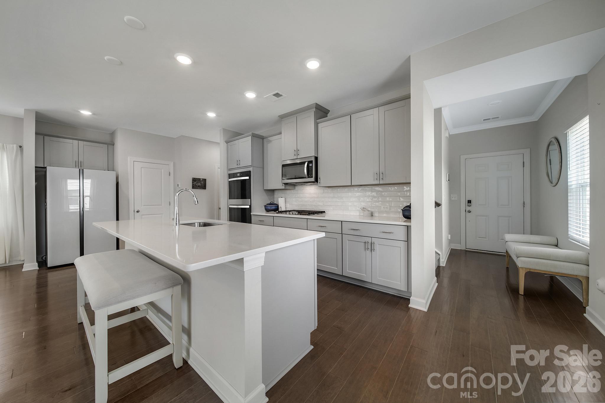 660 Citriadora Street Property Photo 5