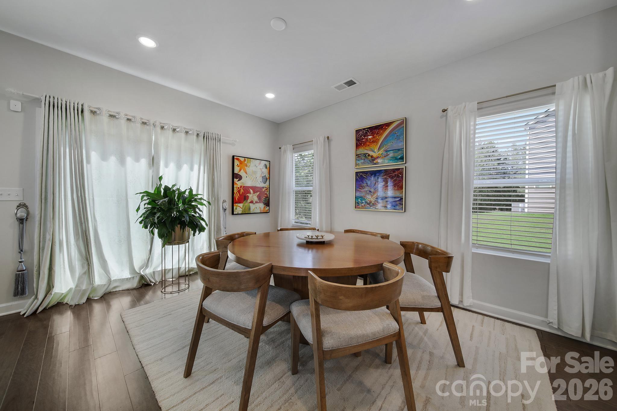 660 Citriadora Street Property Photo 12
