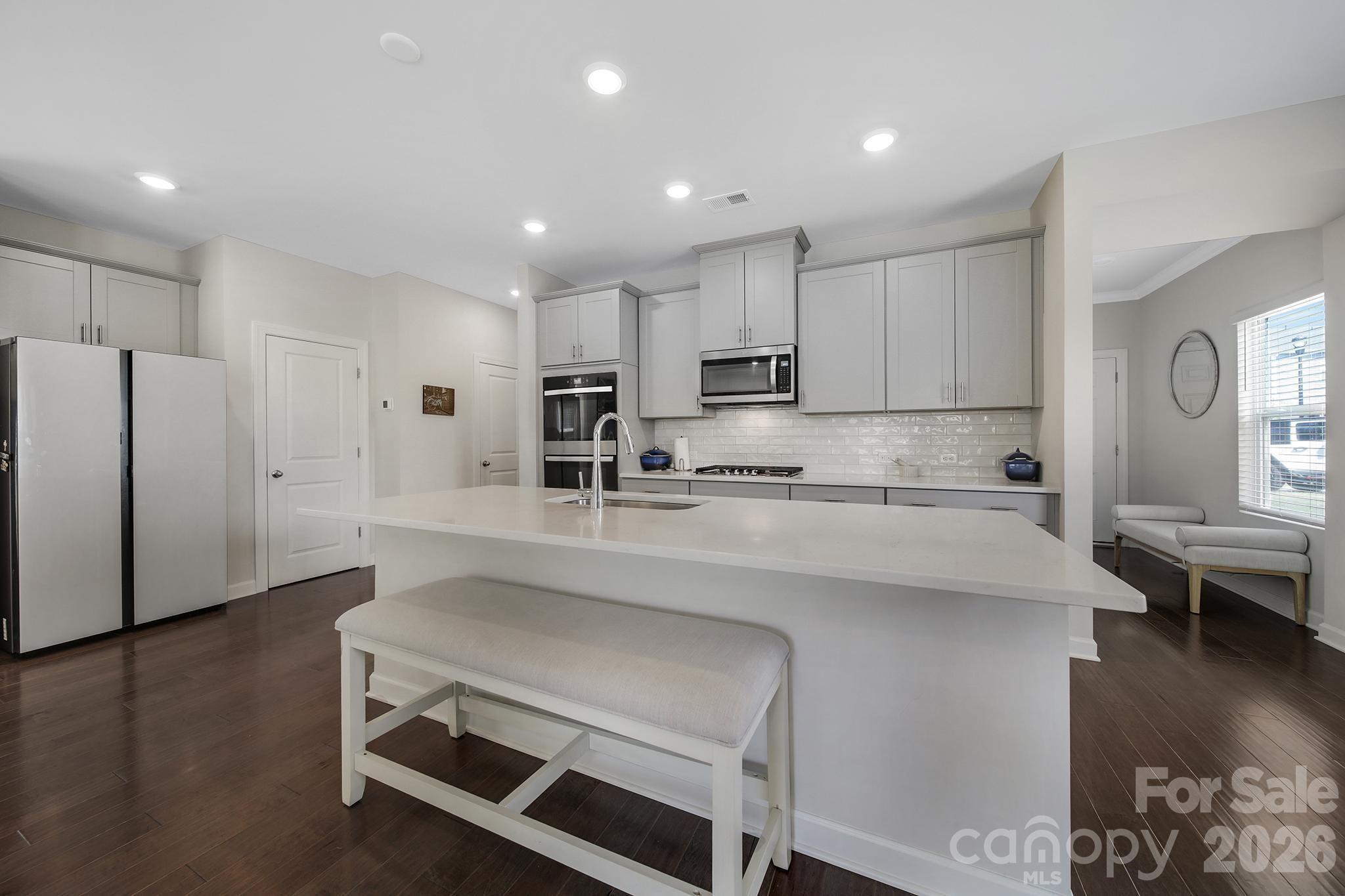 660 Citriadora Street Property Photo 14