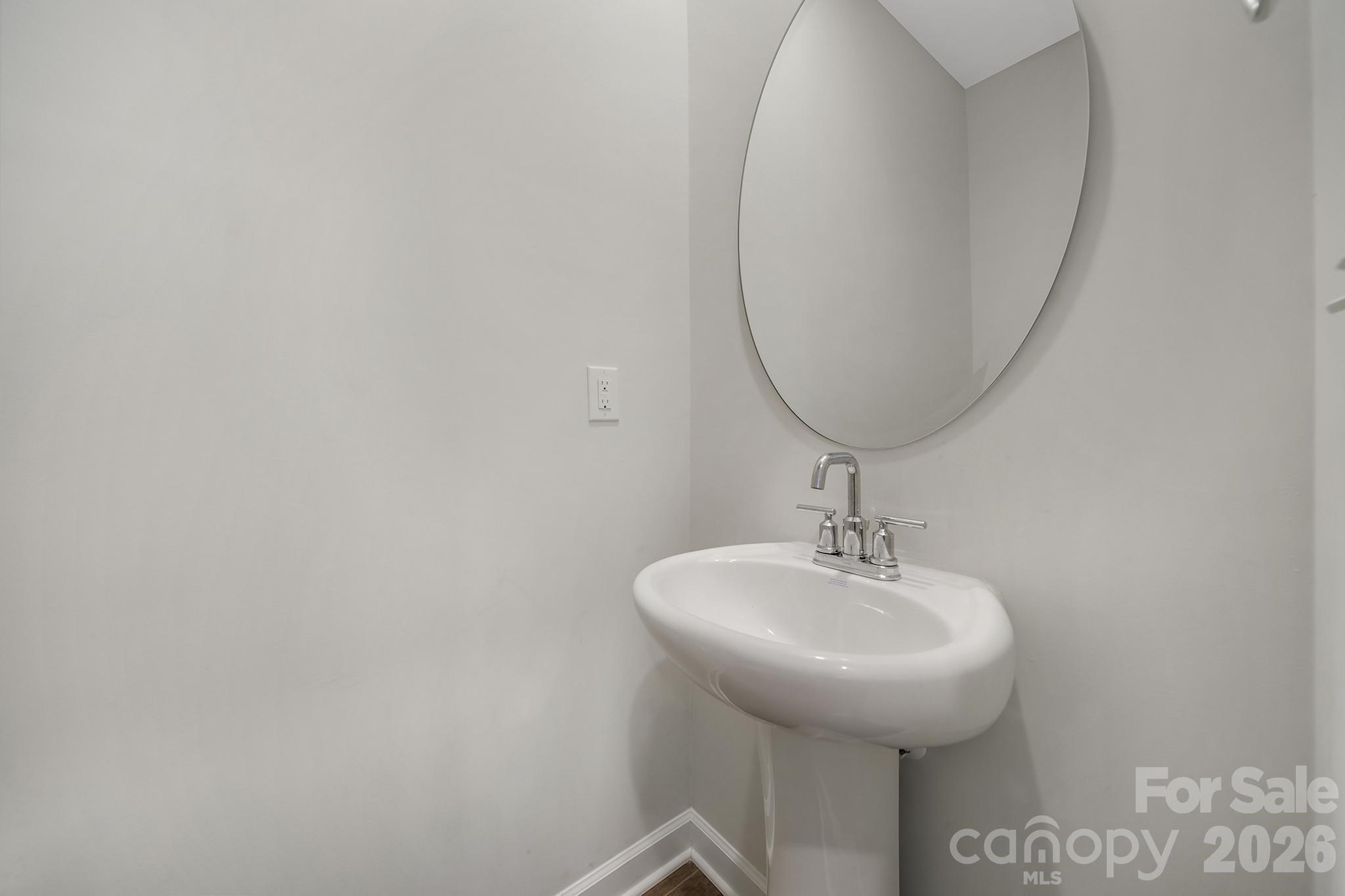 660 Citriadora Street Property Photo 15
