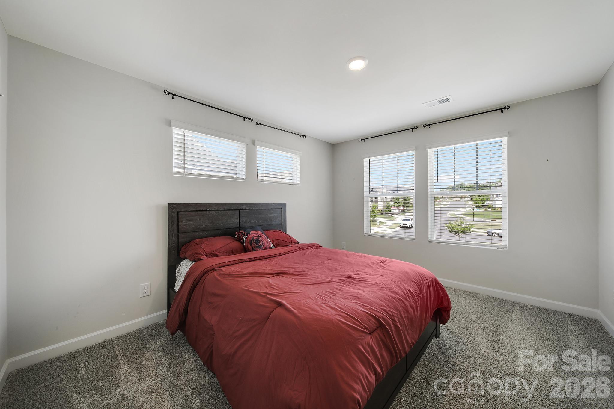 660 Citriadora Street Property Photo 23