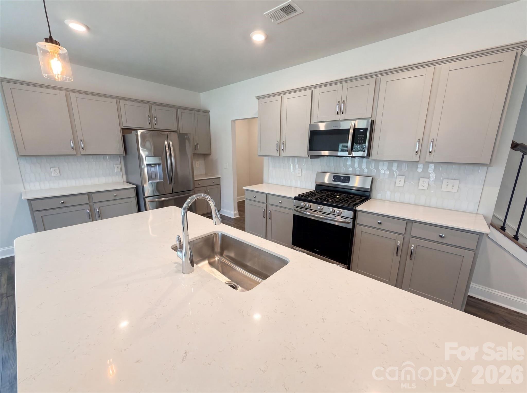 1217 Black Walnut Street Property Photo 2