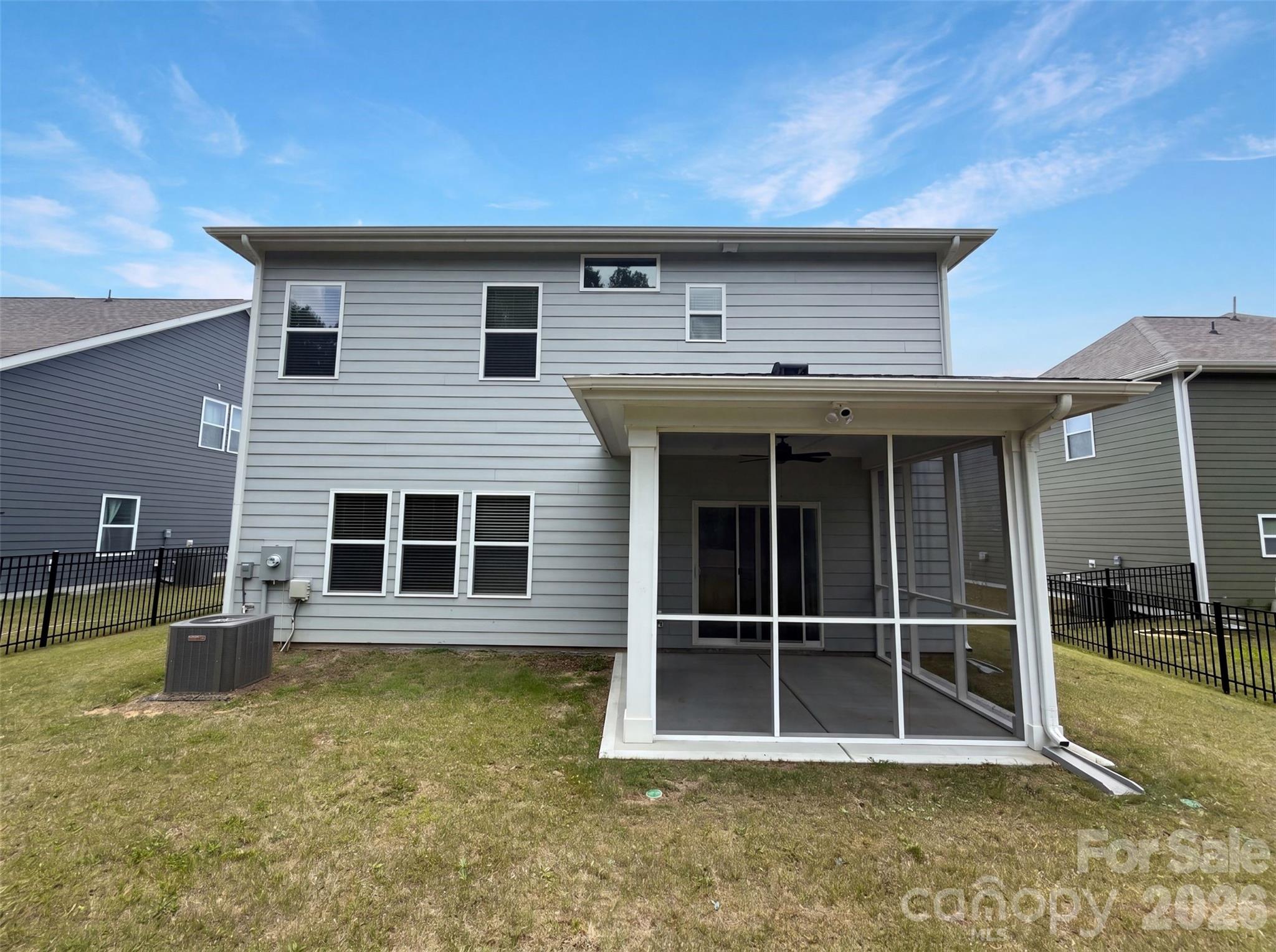 1217 Black Walnut Street Property Photo 5