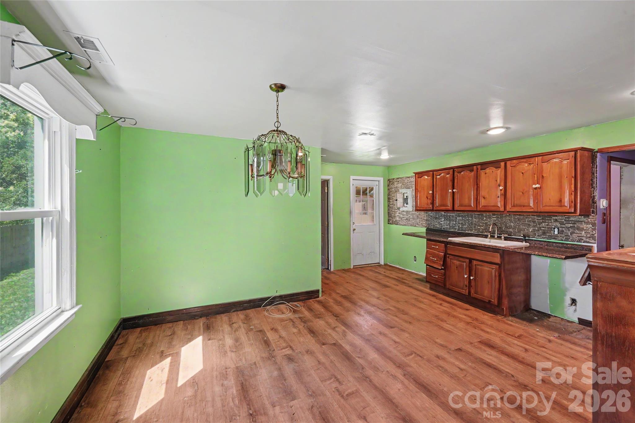 1212 Meadow Lane Lane Property Photo 4