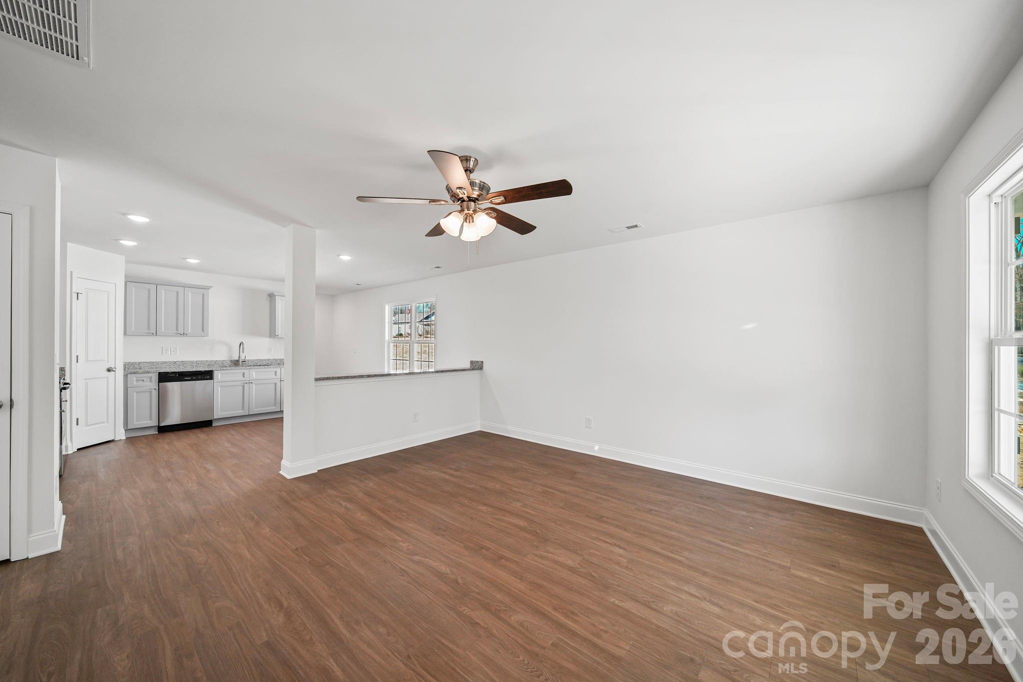 1129 Kenly Street Property Photo 4