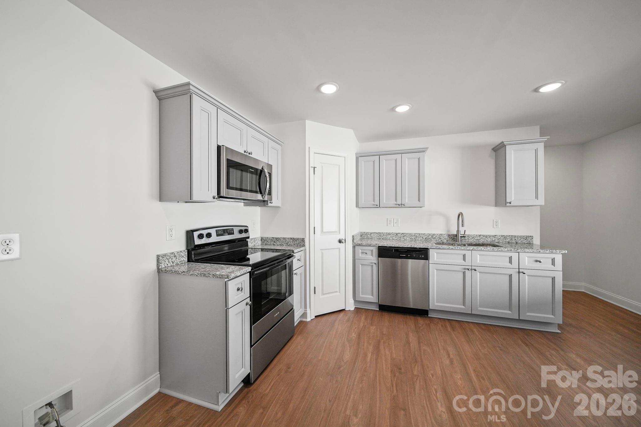 1129 Kenly Street Property Photo 11