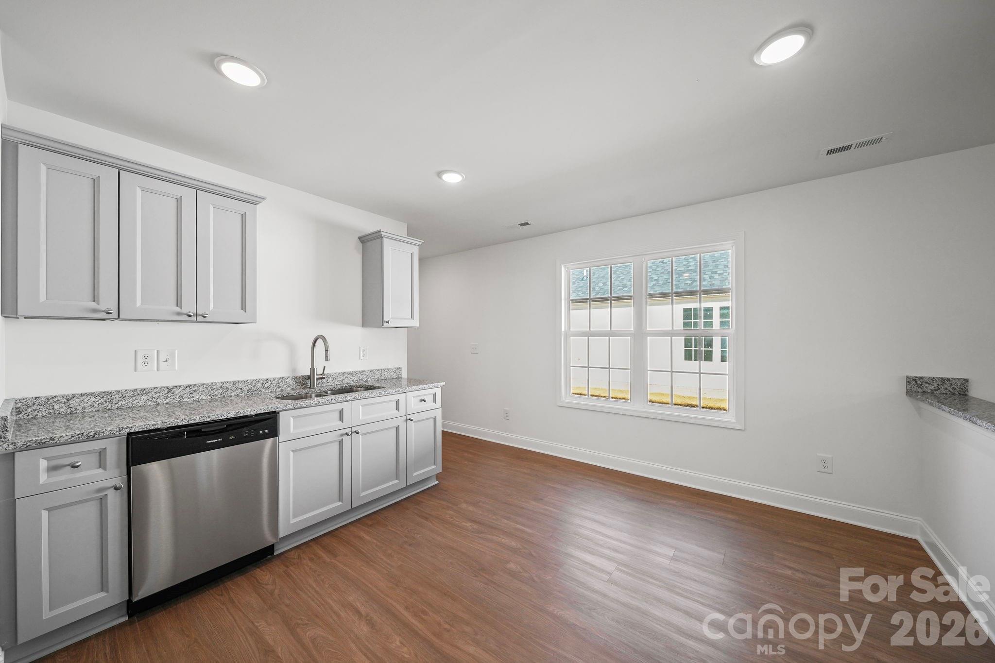 1129 Kenly Street Property Photo 12
