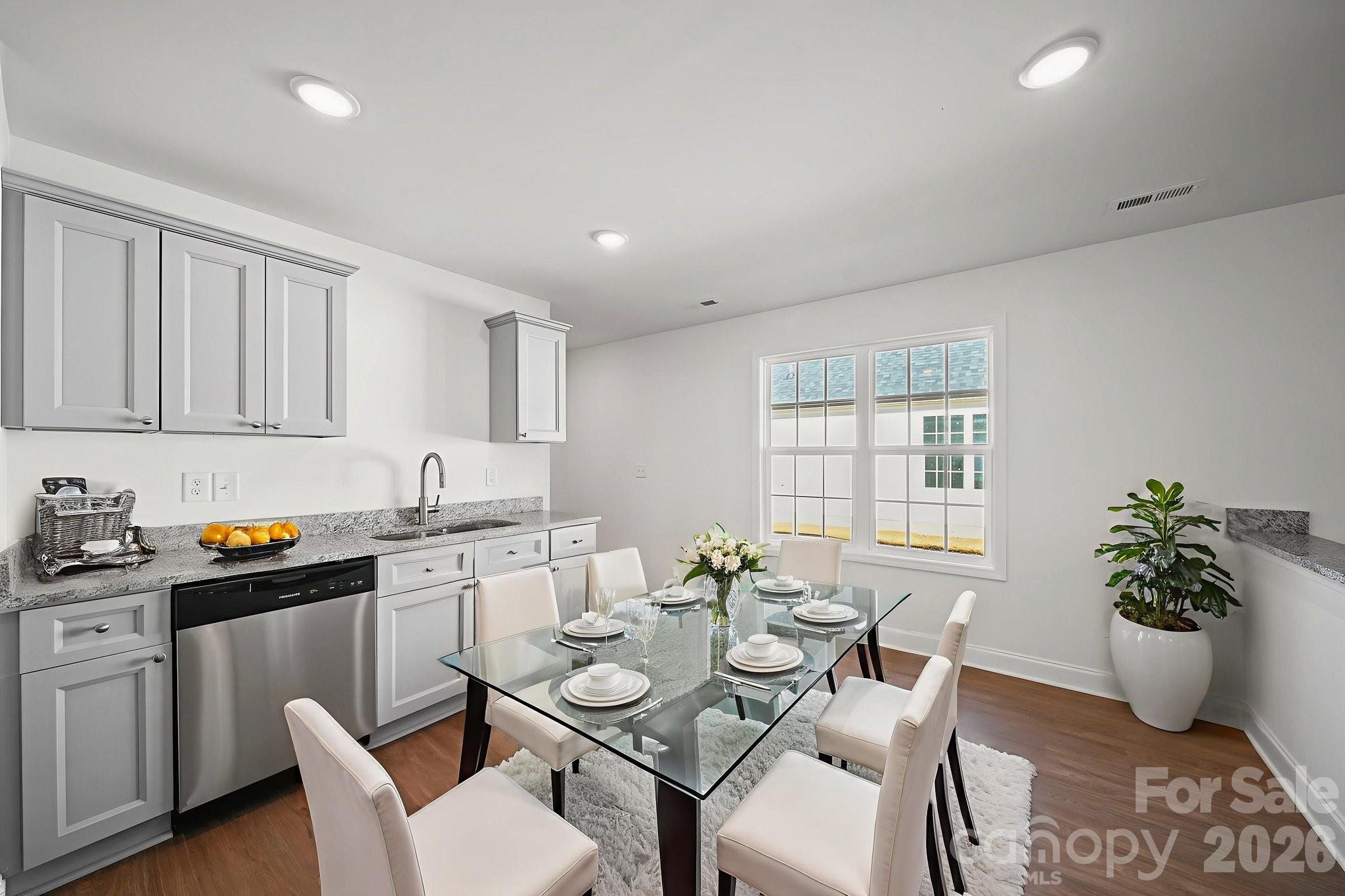1129 Kenly Street Property Photo 14