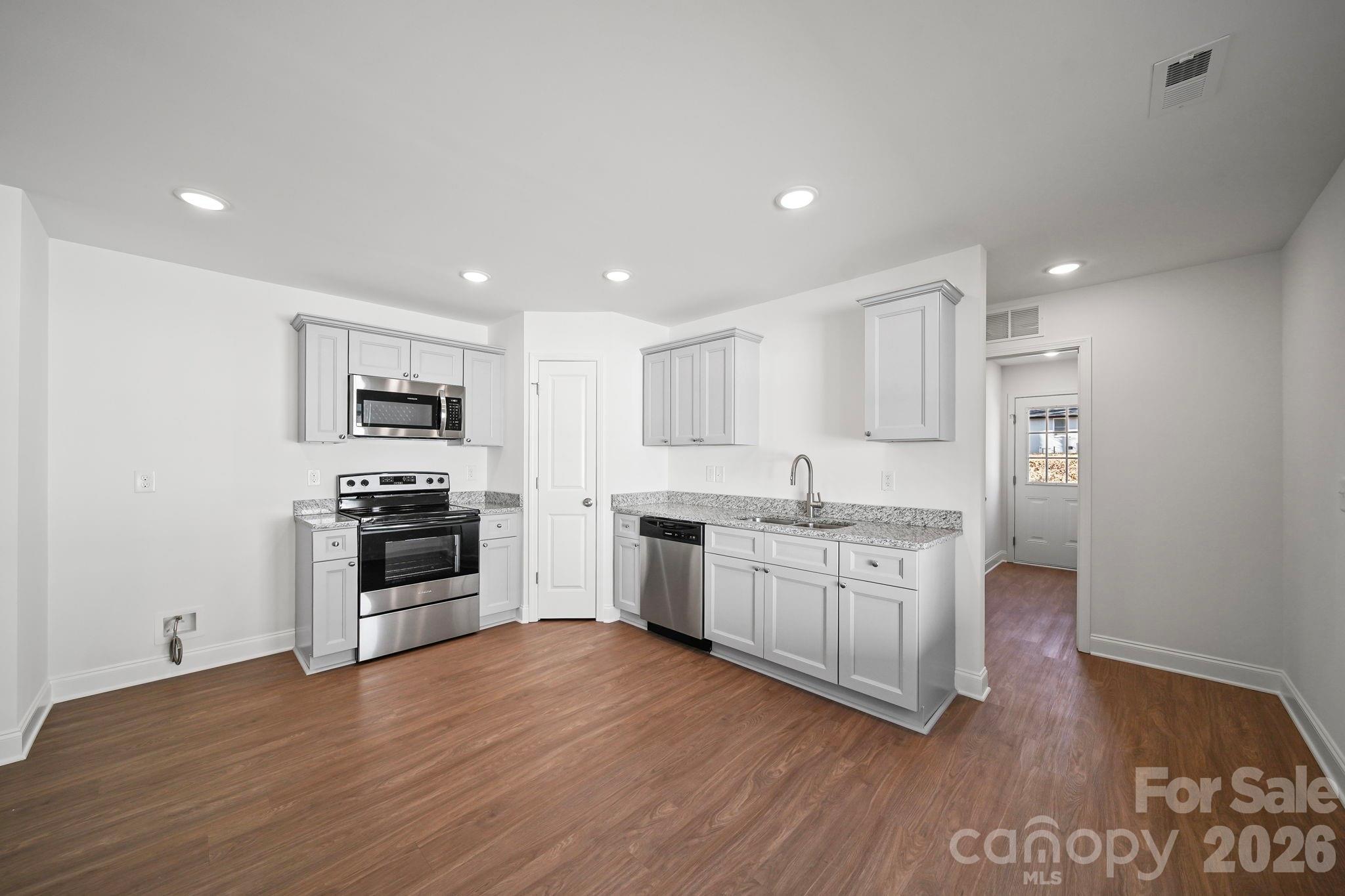 1129 Kenly Street Property Photo 16