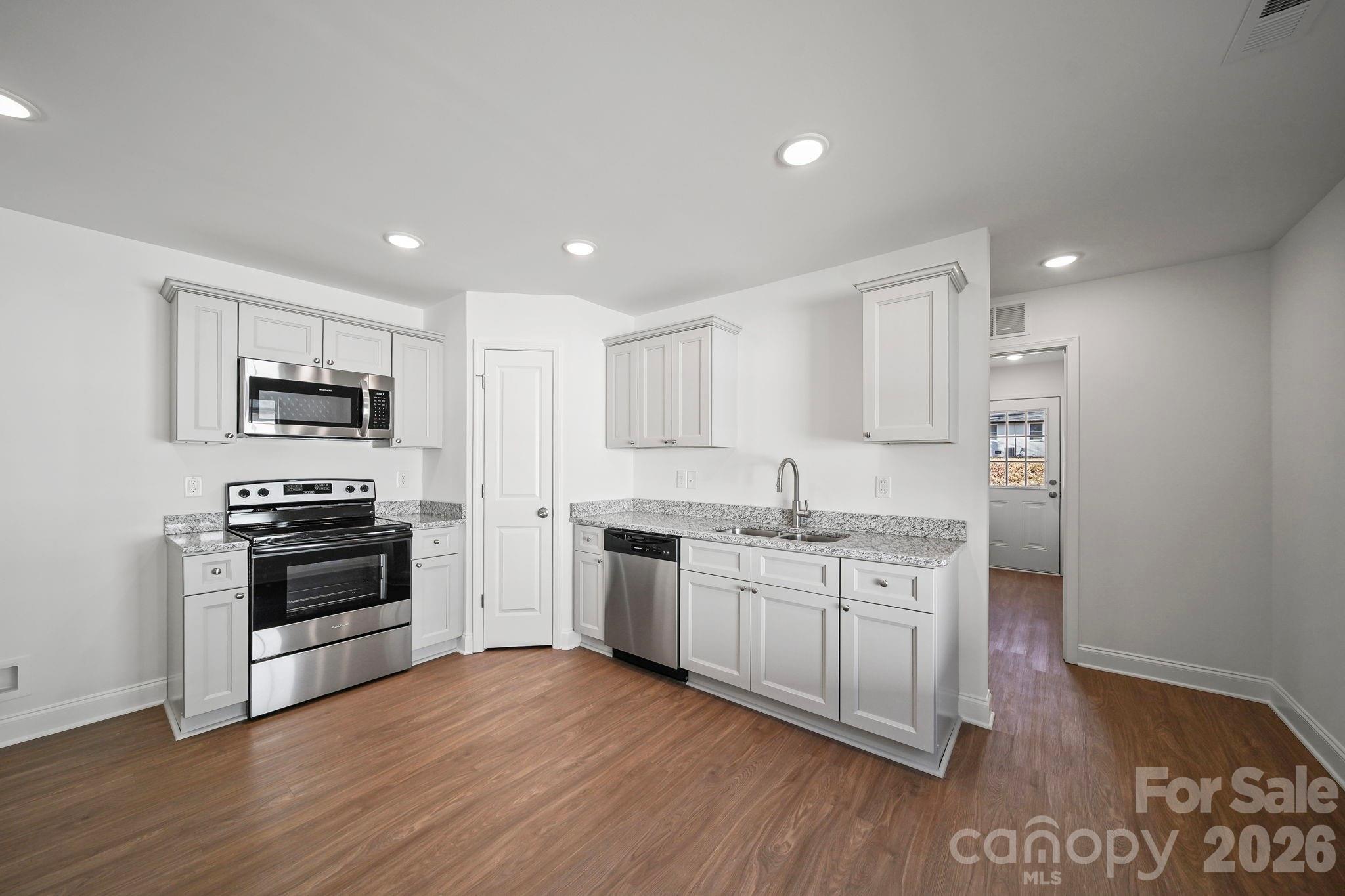 1129 Kenly Street Property Photo 17