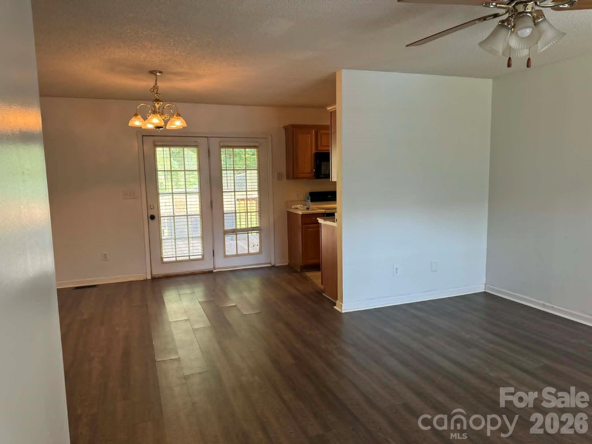 2588 Knight Drive Property Photo 7