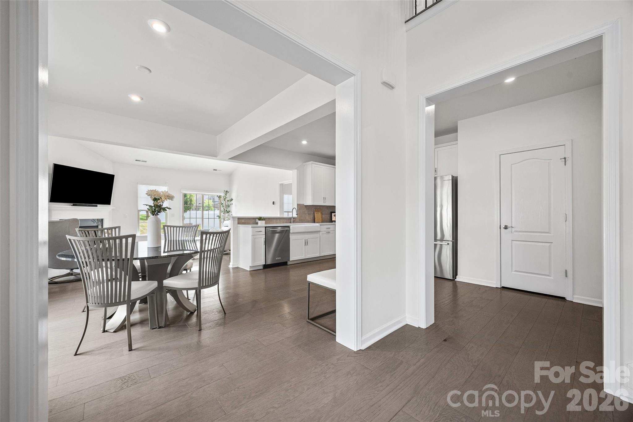 8012 Lantern Way Property Photo 5