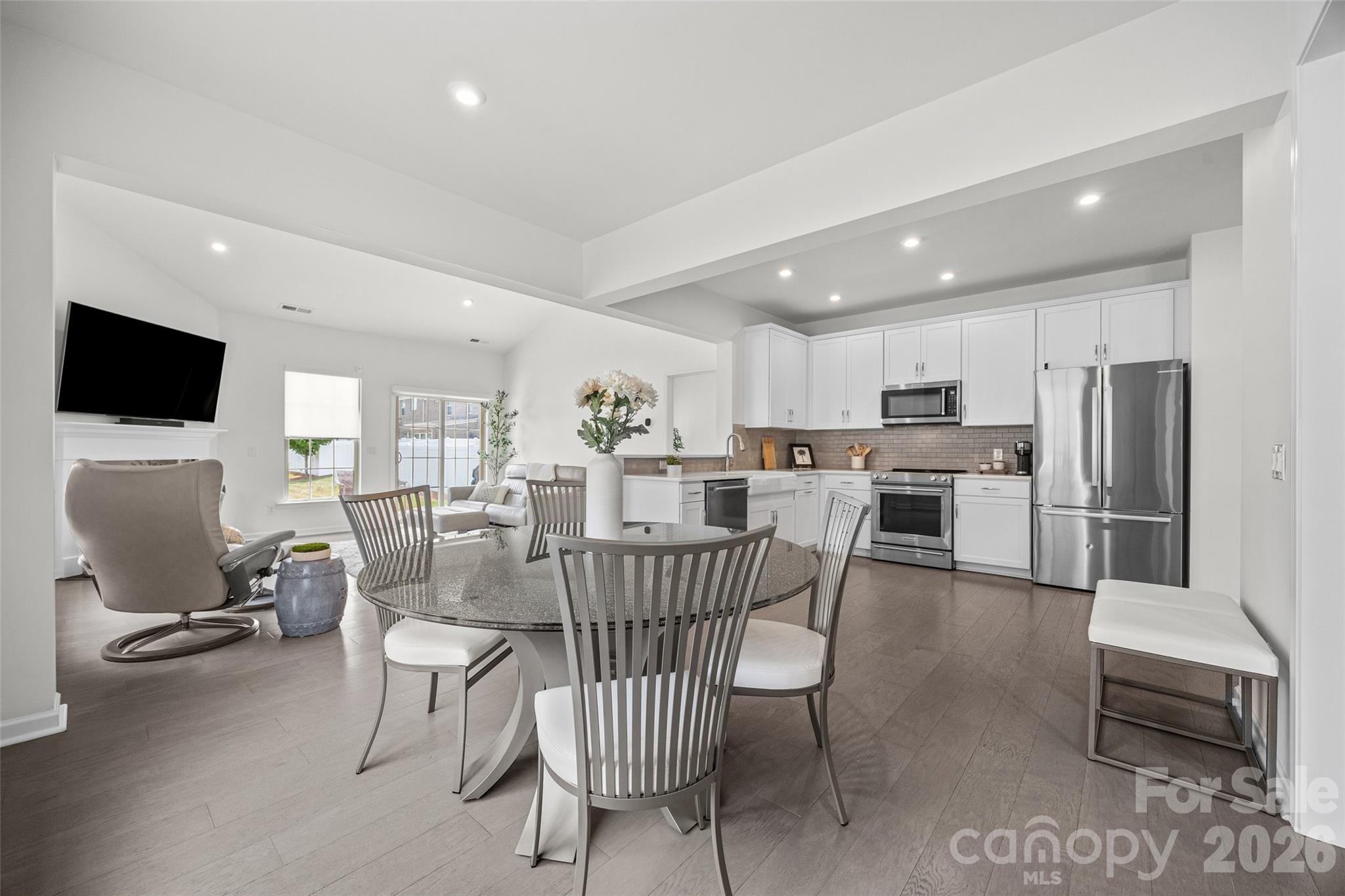8012 Lantern Way Property Photo 7