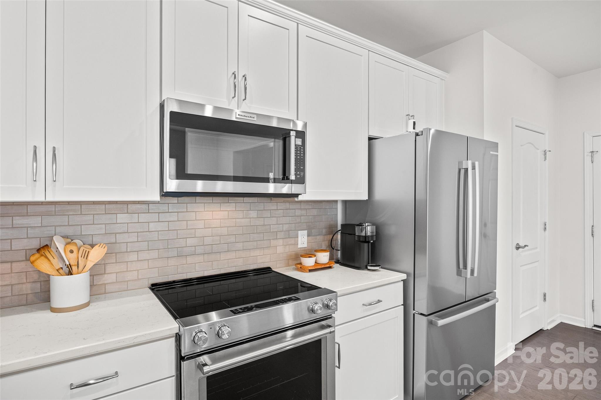 8012 Lantern Way Property Photo 9