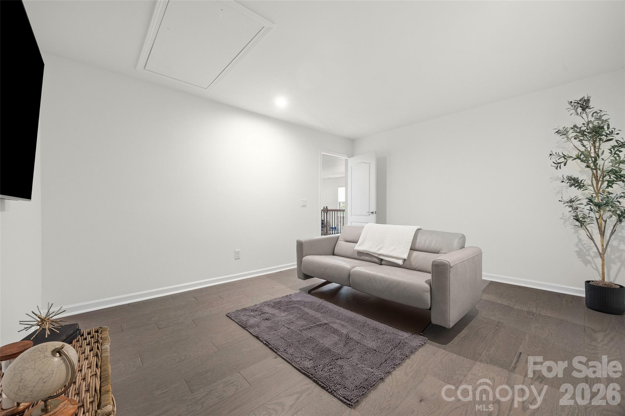 8012 Lantern Way Property Photo 28
