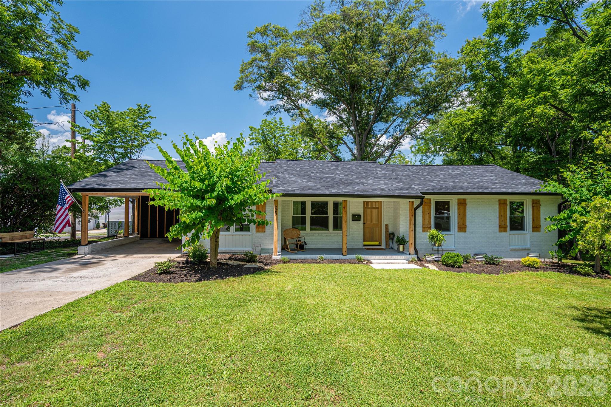 220 Lackey Street Property Photo 2