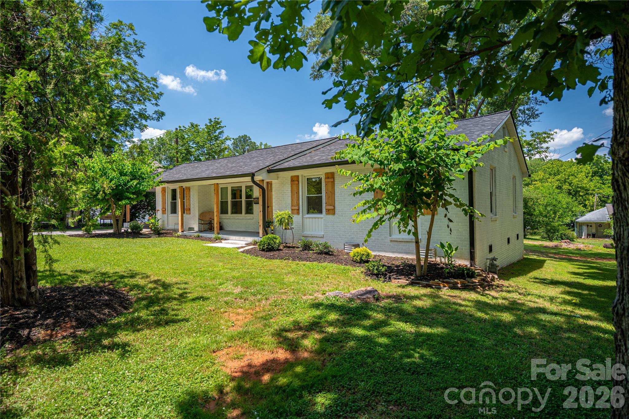220 Lackey Street Property Photo 3