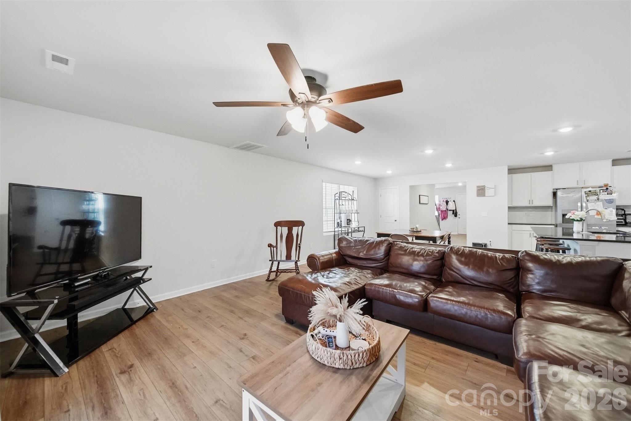 2464 Trollinger Drive Property Photo 3