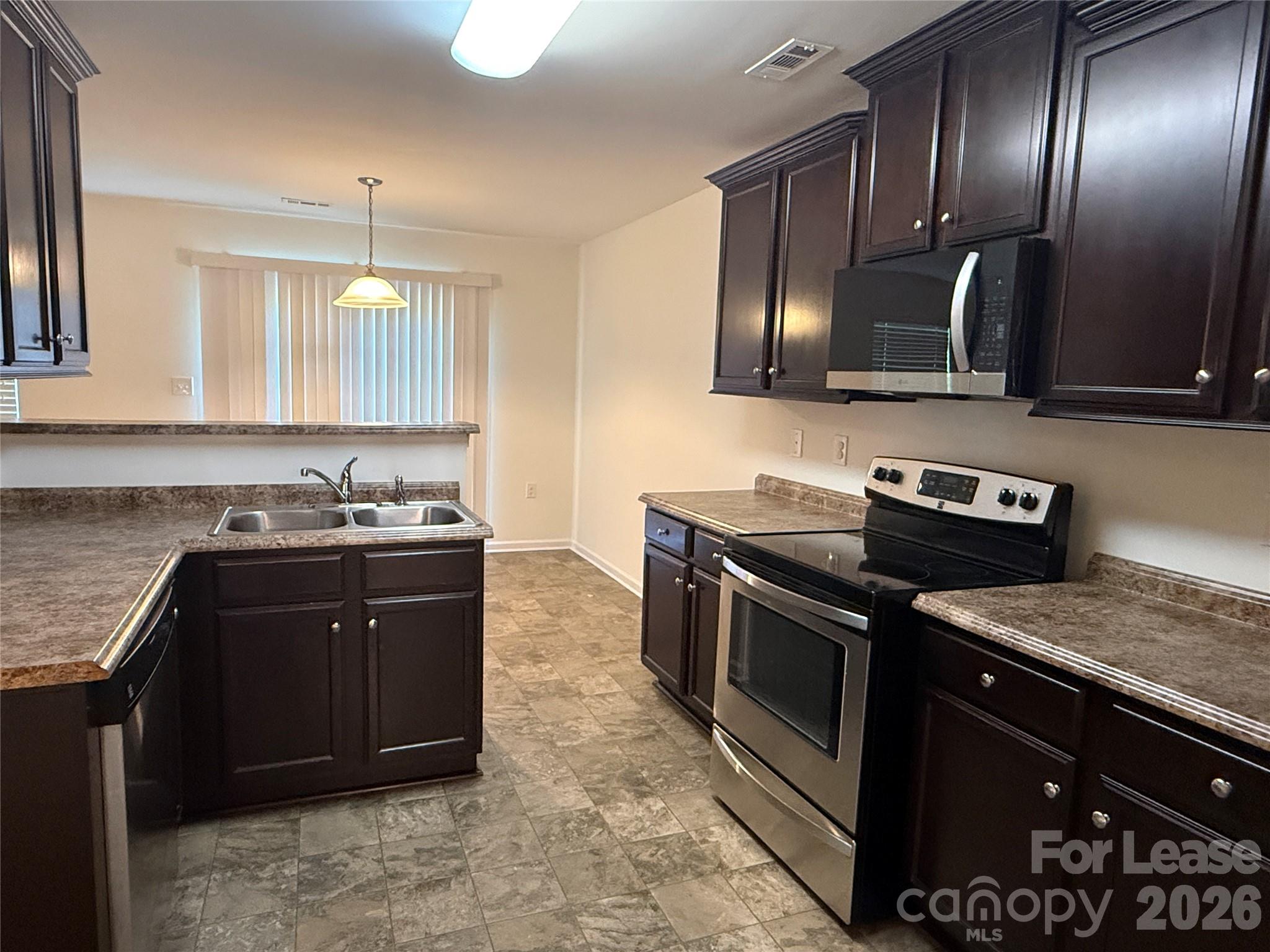 1933 Stoney Point Circle Property Photo 4