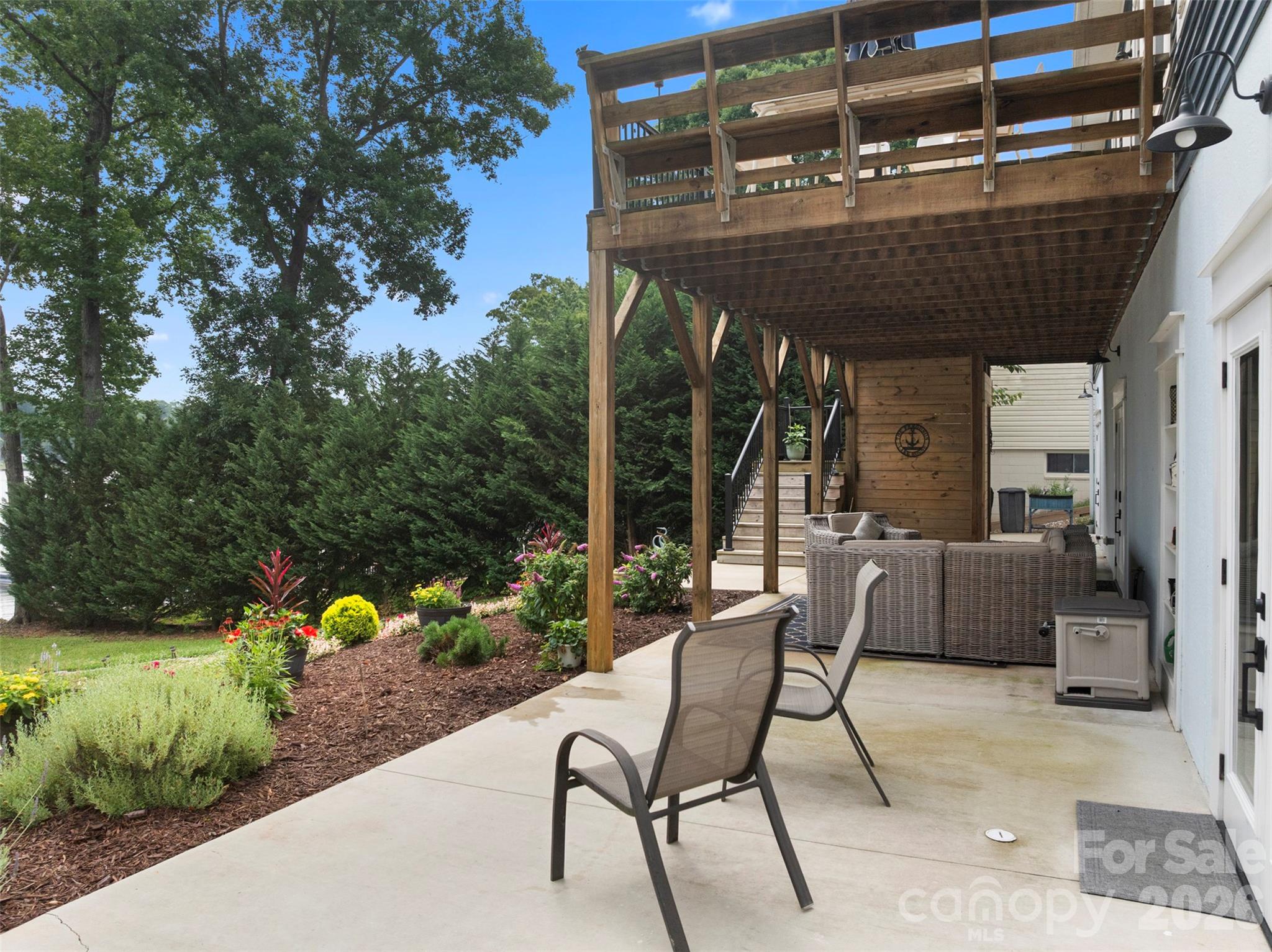 645 Riverside Drive Property Photo 43
