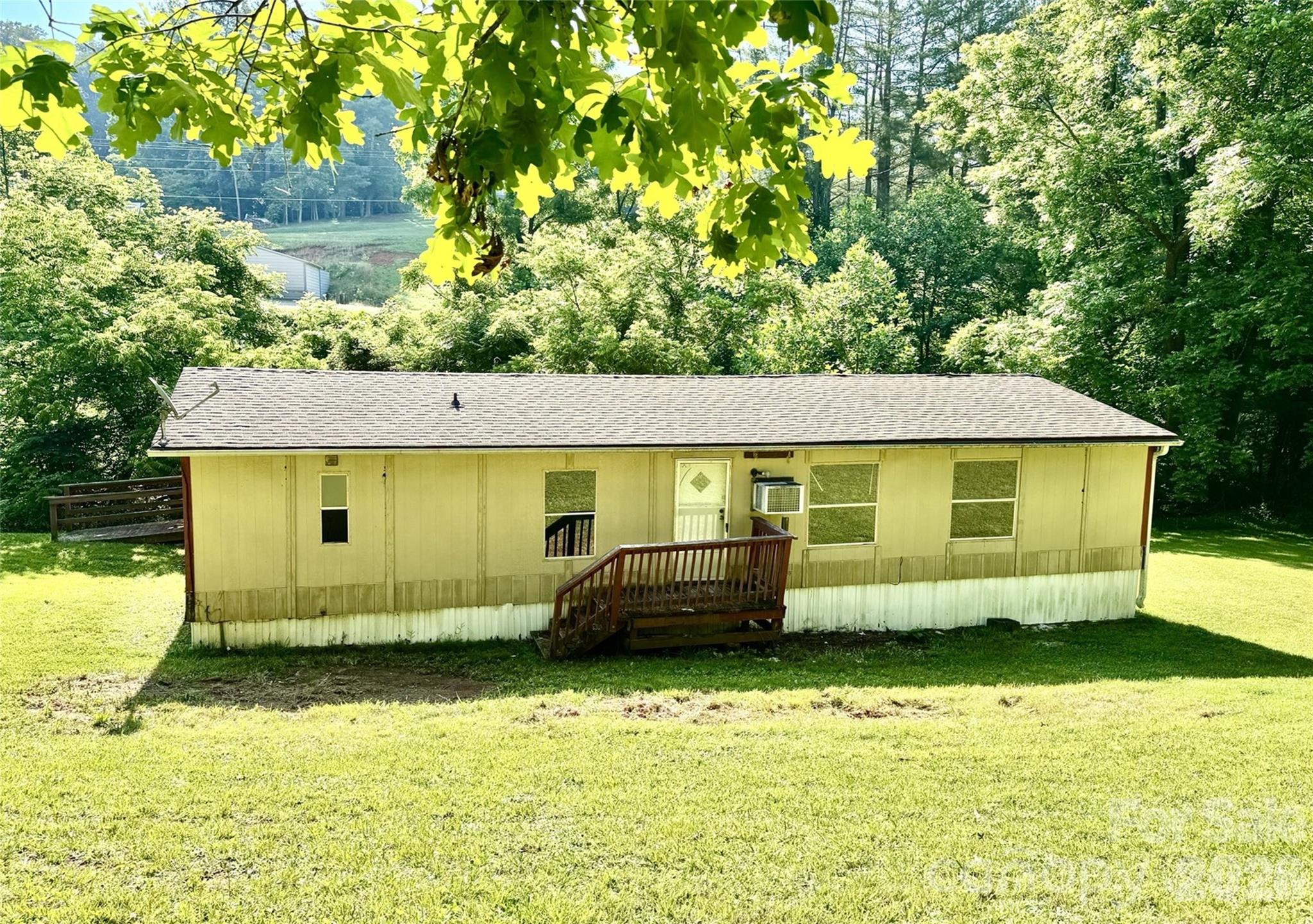 8 White Oak Drive Property Photo 3