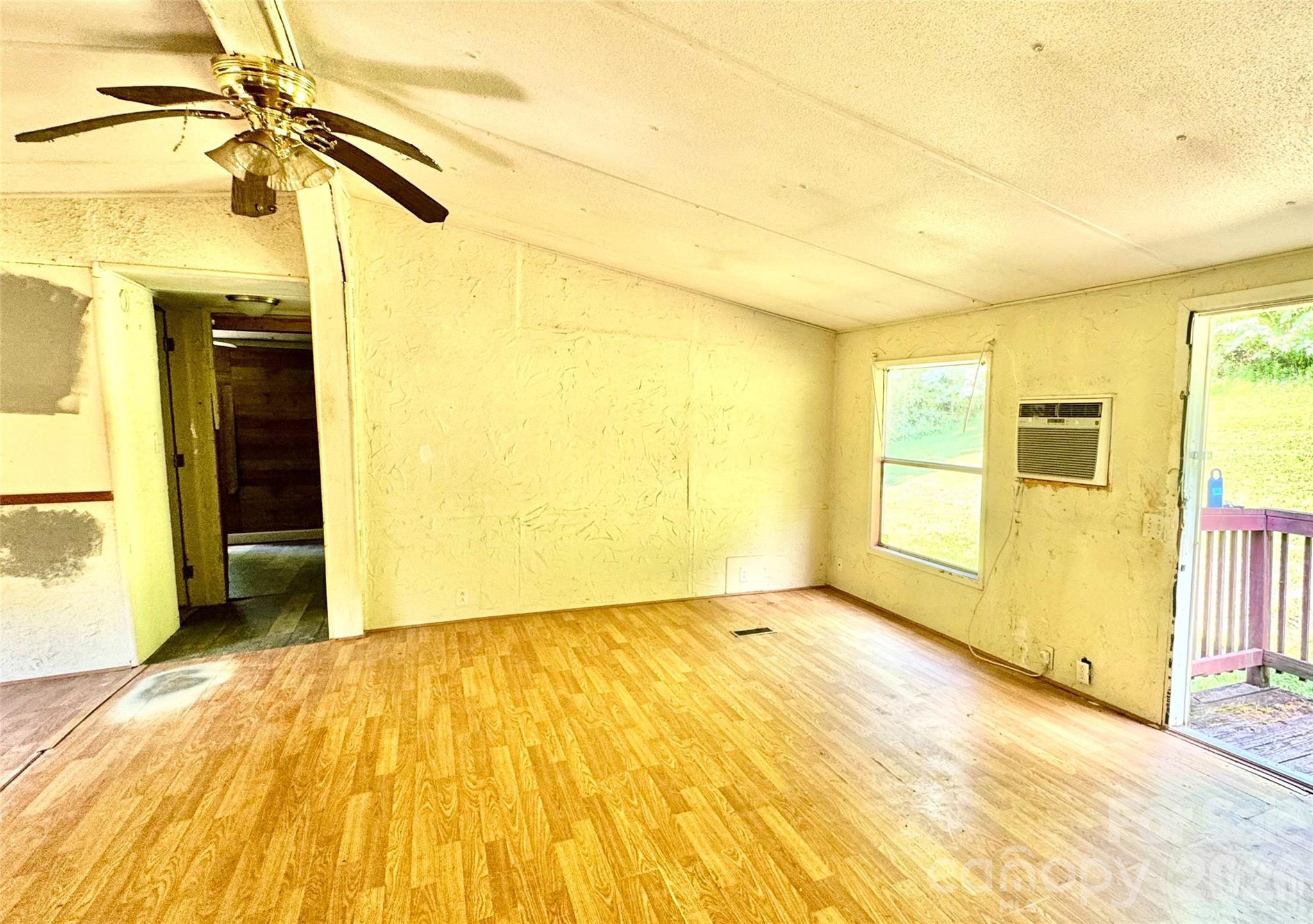 8 White Oak Drive Property Photo 5